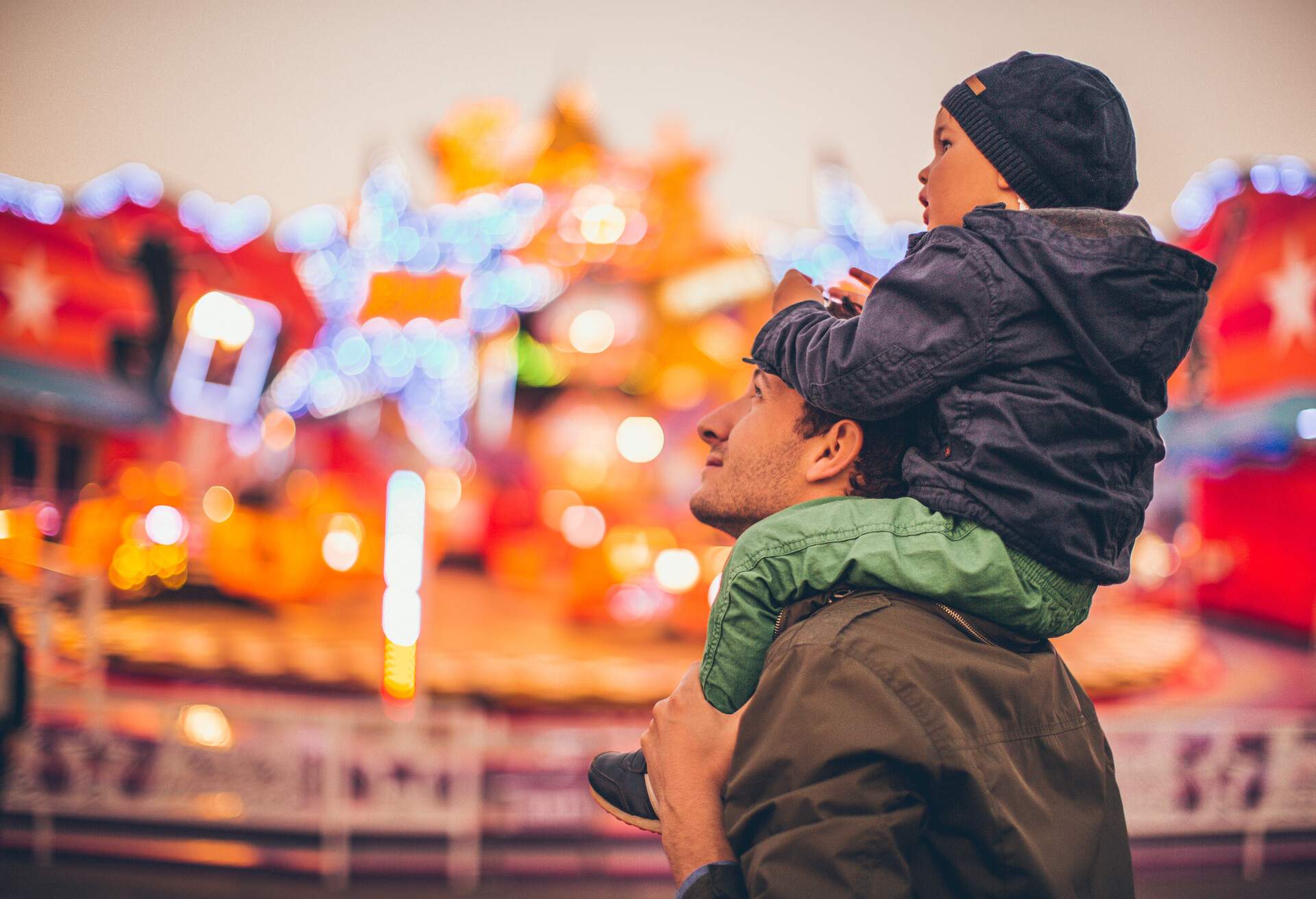 THEME_PEOPLE_KID_MAN_AMUSEMENTPARK_THEMEPARK_GettyImages-474218730