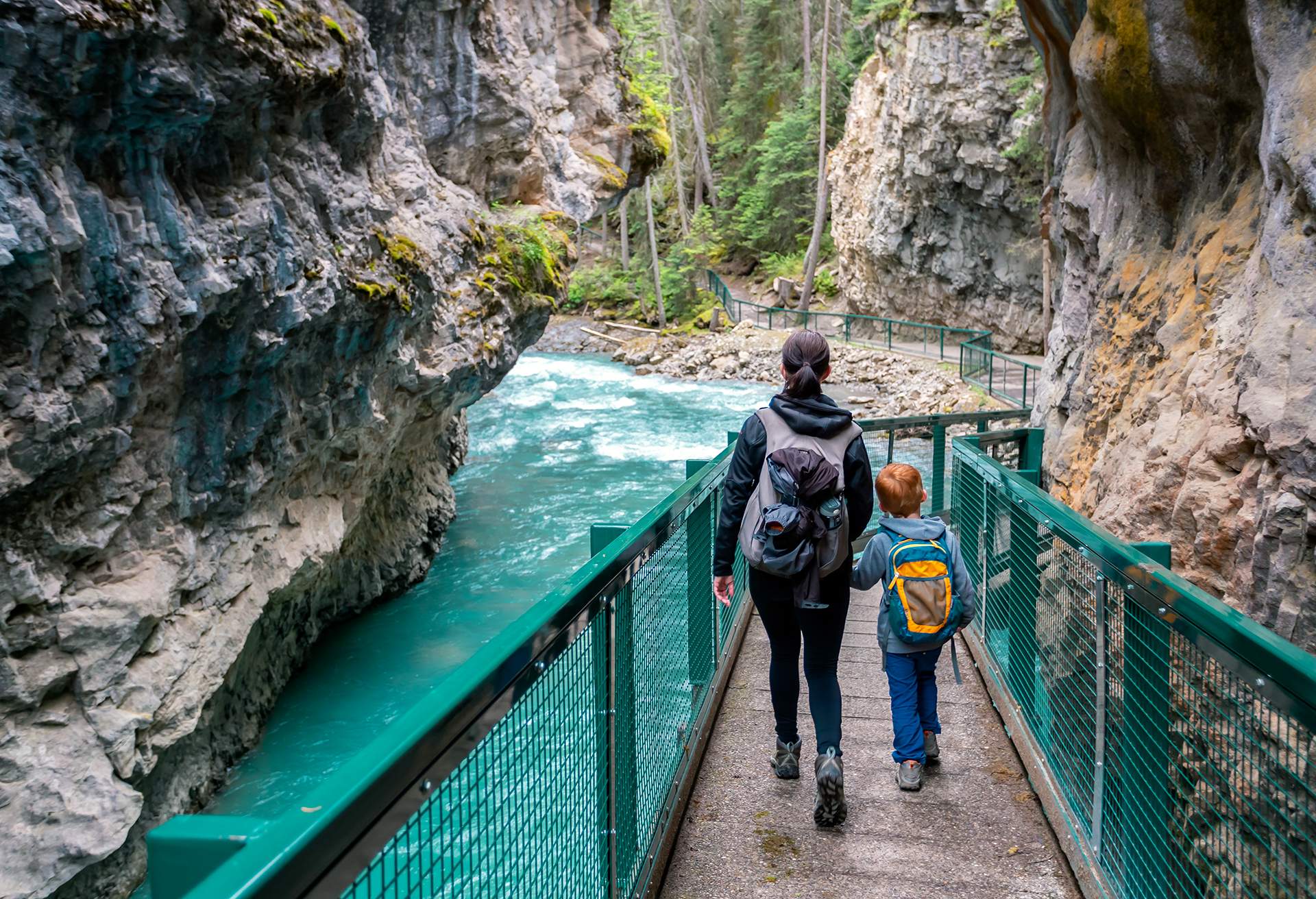 canada_banff_national_park_family_travel_mother_child