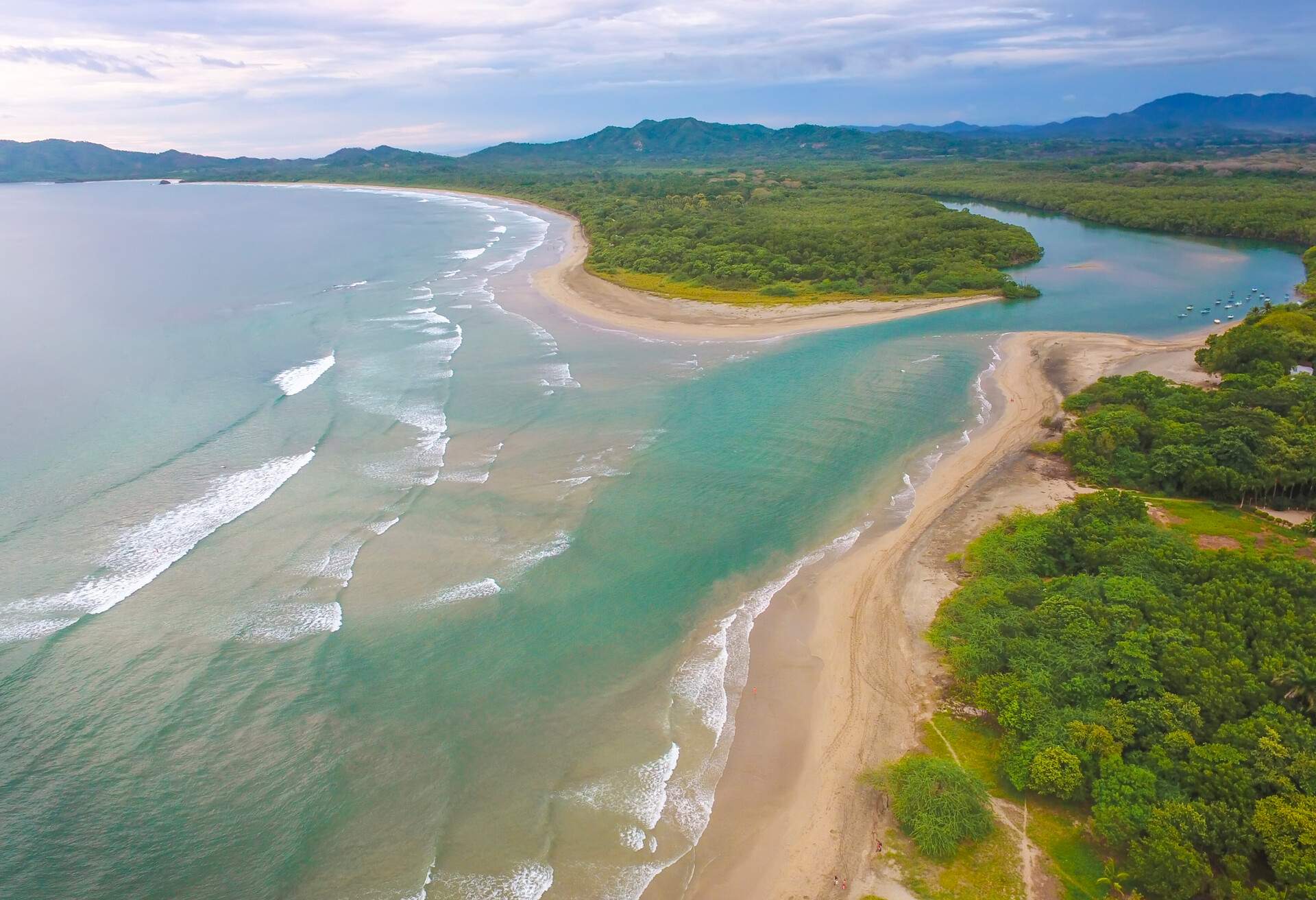 DEST_COSTA RICA_GUANCASTE_TAMARINDO WILDLIFE REFUGE_GettyImages-578147564