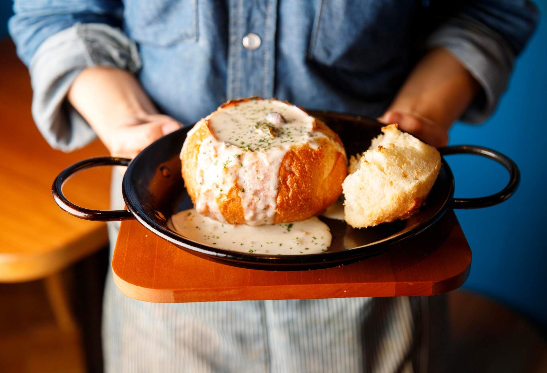 FOOD_SOUP_IN_BREAD_BOWL