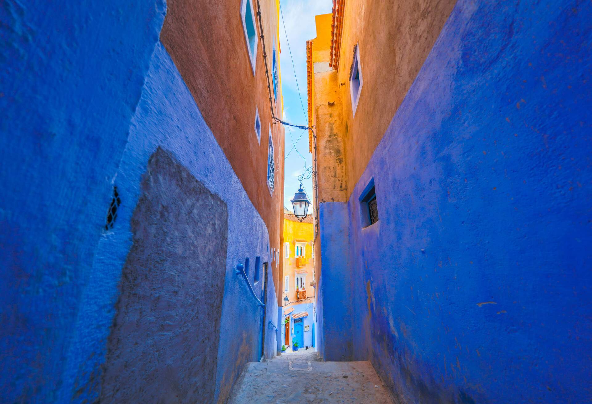 dest_morocco_chefchaouen_gettyimages-895100960_universal_within-usage-period_40111