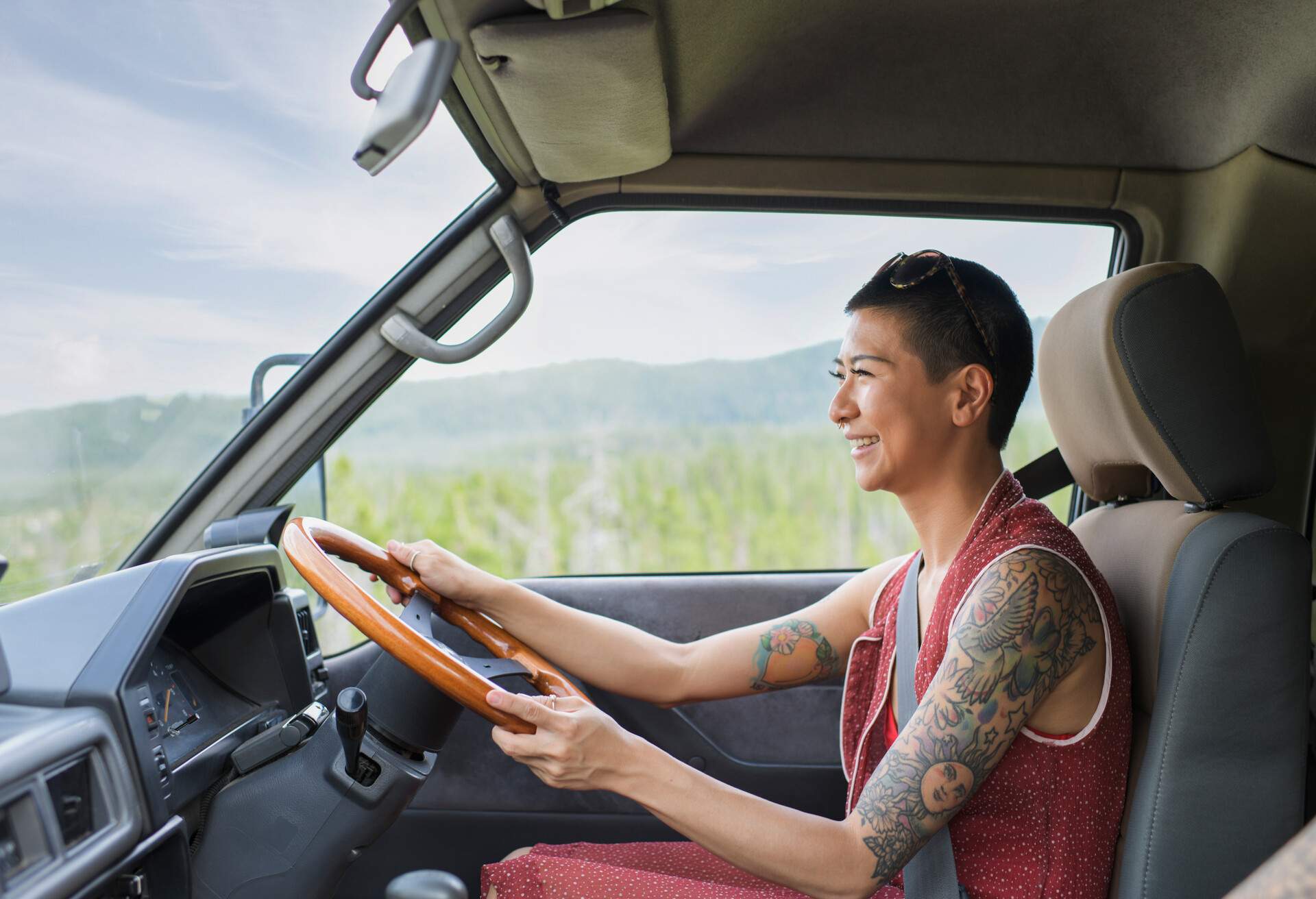 THEME_PEOPLE_WOMAN_CAR_VAN_CAMPER_GettyImages-1430070714