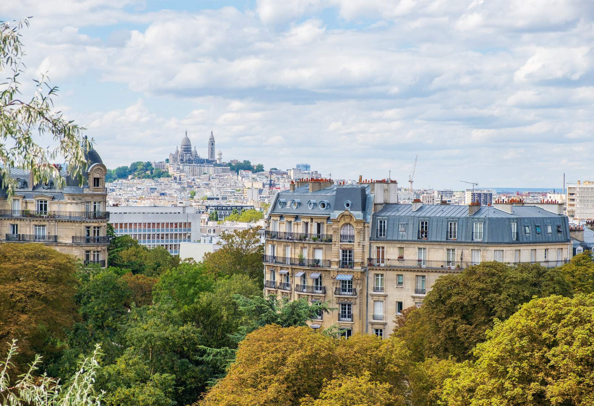 DEST_FRANCE_PARIS_BUTTES-CHAUMONT_GettyImages-1042315660.jpg