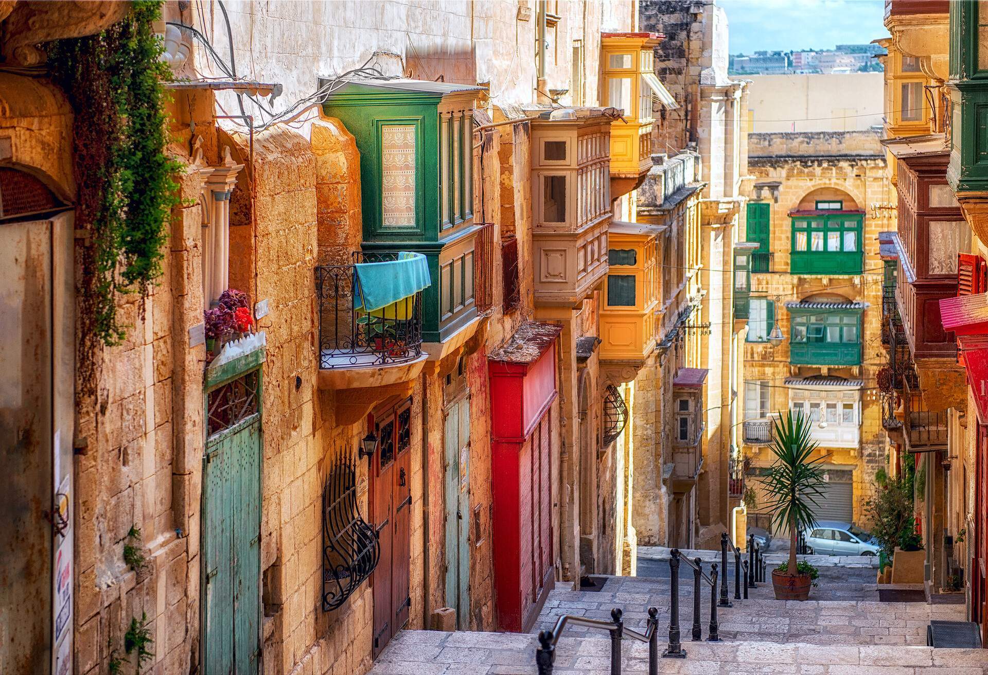 DEST_MALTA_VALLETTA_shutterstock-premier_256853281