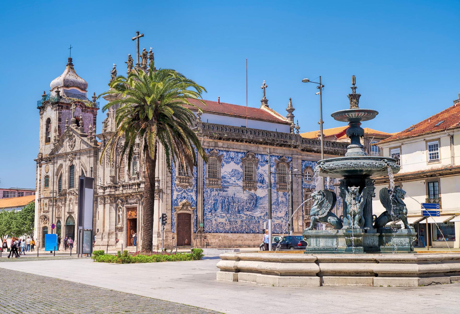 DEST_PORTUGAL_PORTO_CARMELITES-CHURCH-MOUNT-CARMEL_GettyImages-960306352_Universal-2.jpg