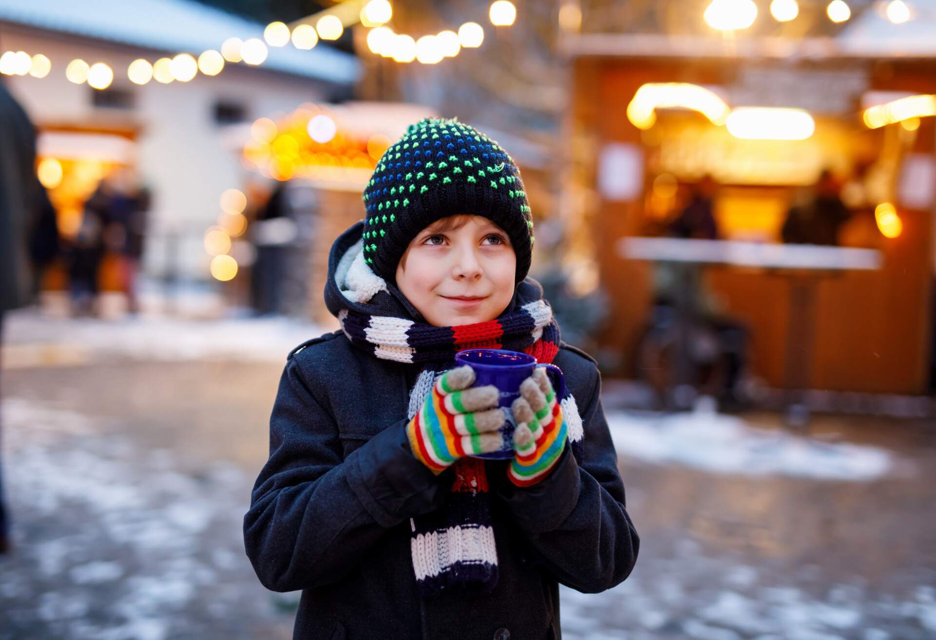 CHILD_CHRISTMAS_MARKET_WINTER_DEST_GERMANY_LEPZIG