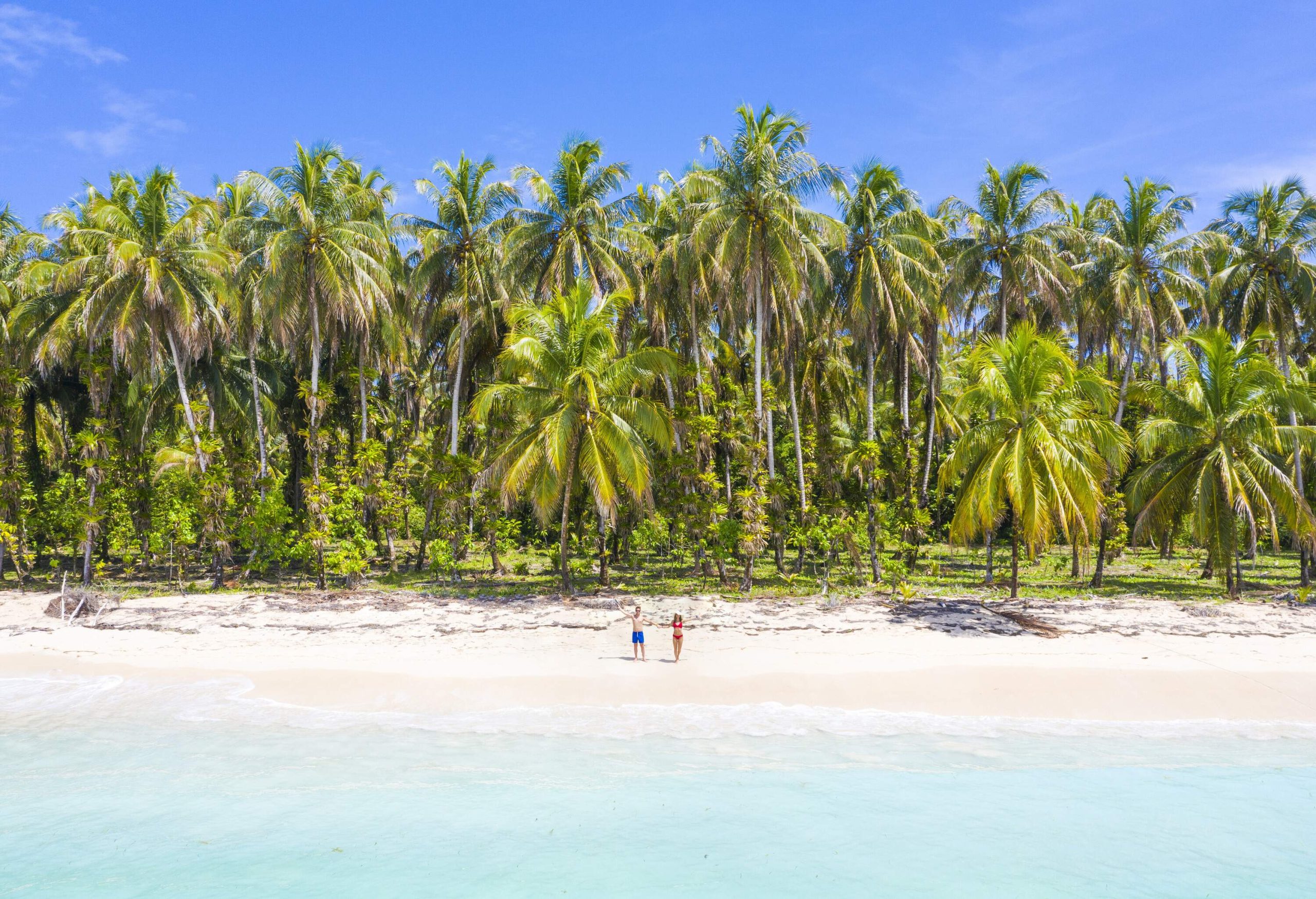 dest_panama_zapatilla_island_beach_people_gettyimages-1210188086_universal_within-usage-period_91781