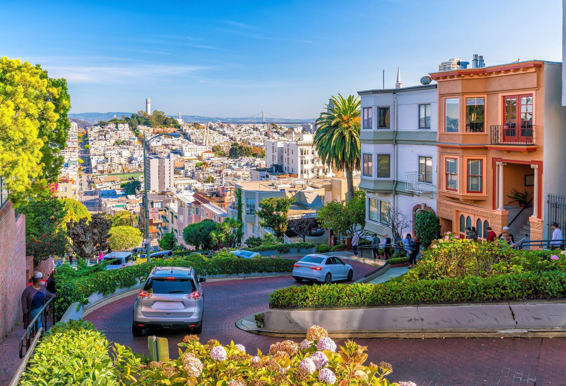 dest_usa_california_san-francisco_lombard-street_shutterstock-premier_566069731