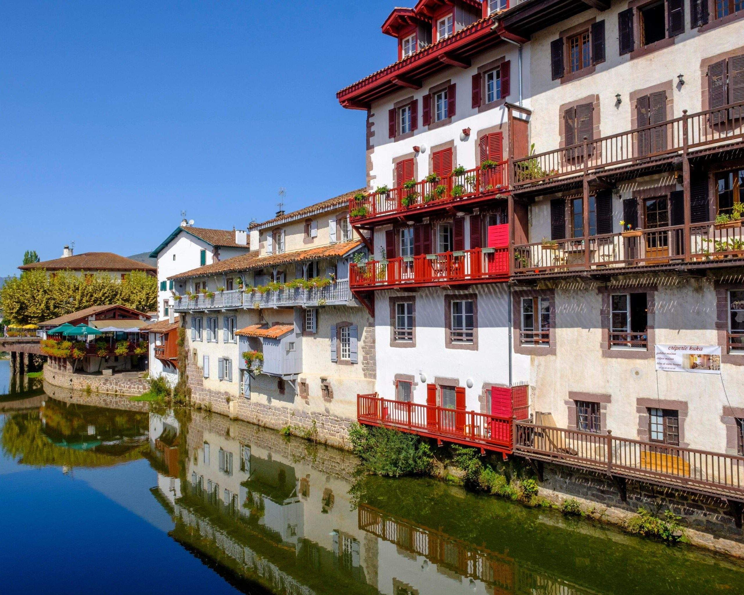 Partez explorer les plus beaux villages de l’Aubrac - KAYAK