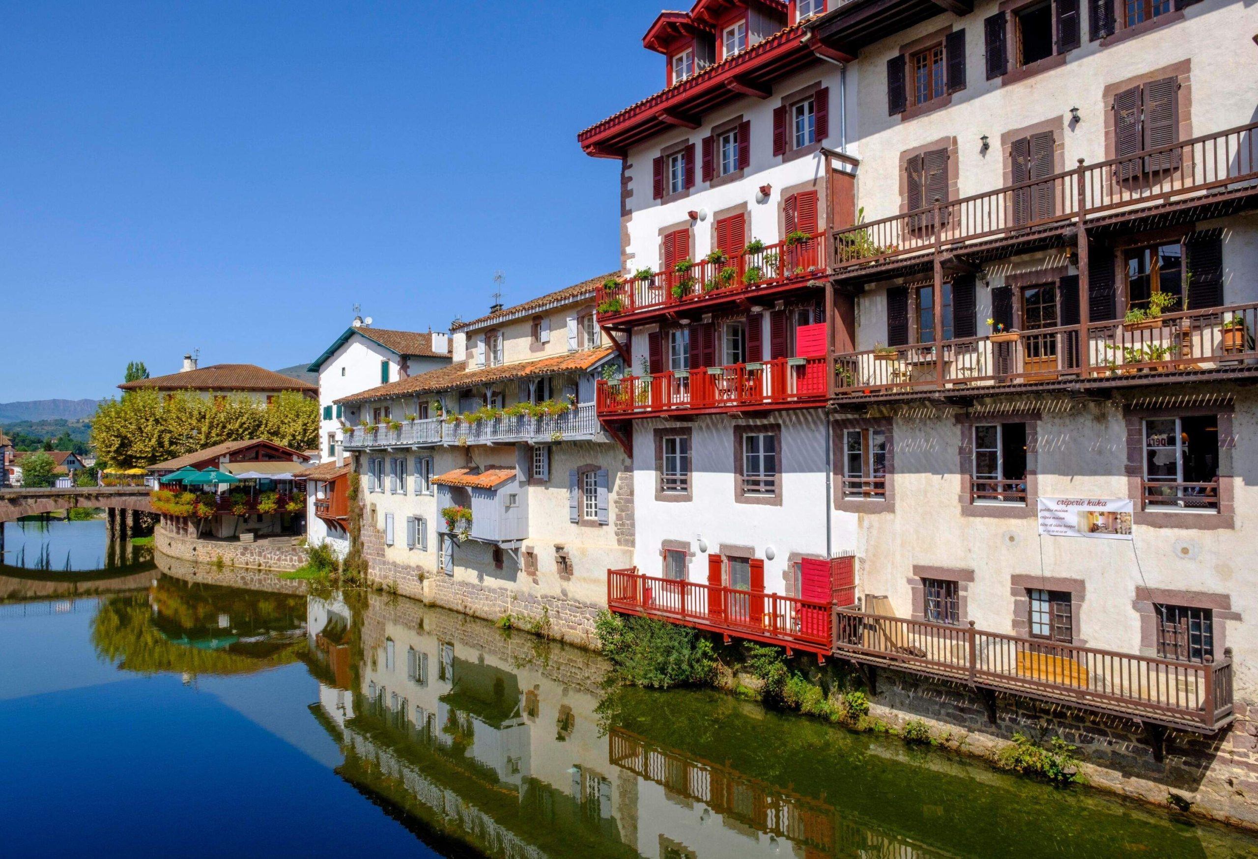 dest_france_via-podensis_saint-jean-pied-de-port_gettyimages-1334332139