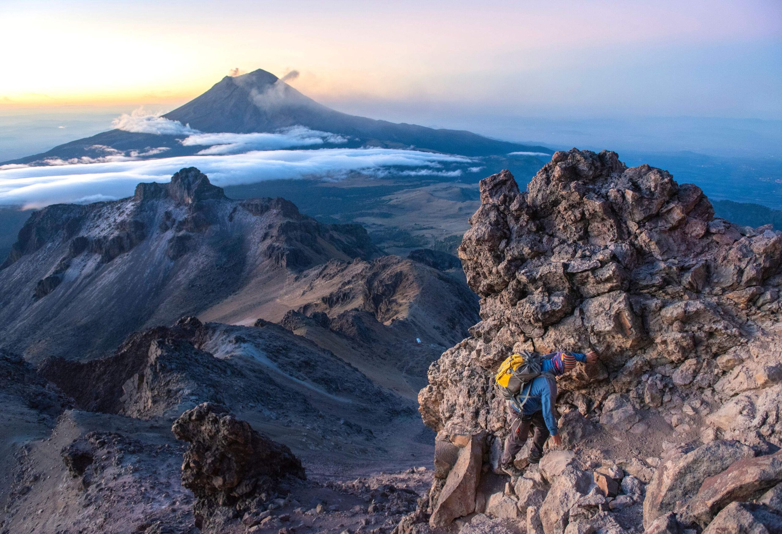 dest_mexico_puebla_iztaccihuatl-and_popocatepetl_volcano-gettyimages-1219335005