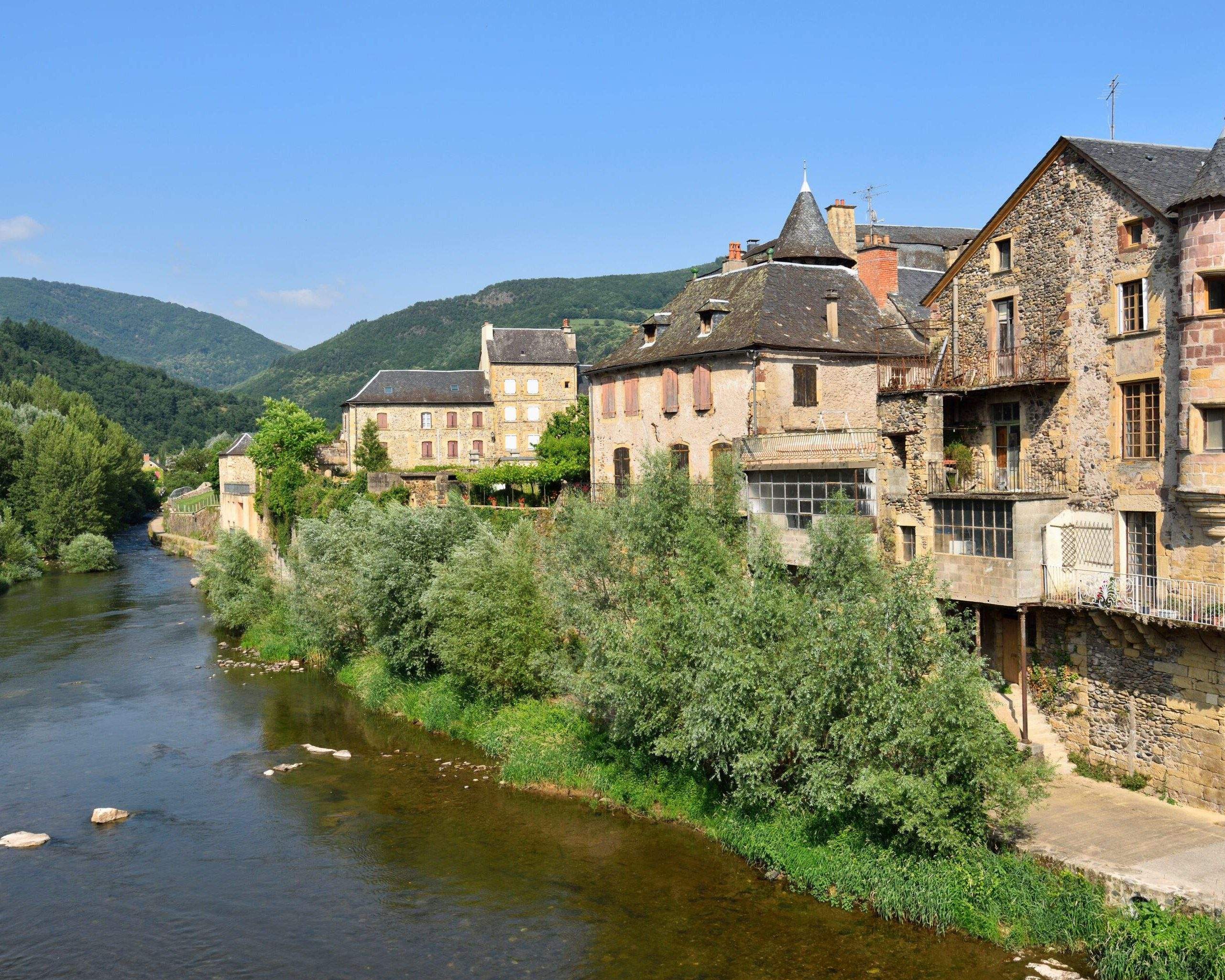Partez explorer les plus beaux villages de l’Aubrac - KAYAK