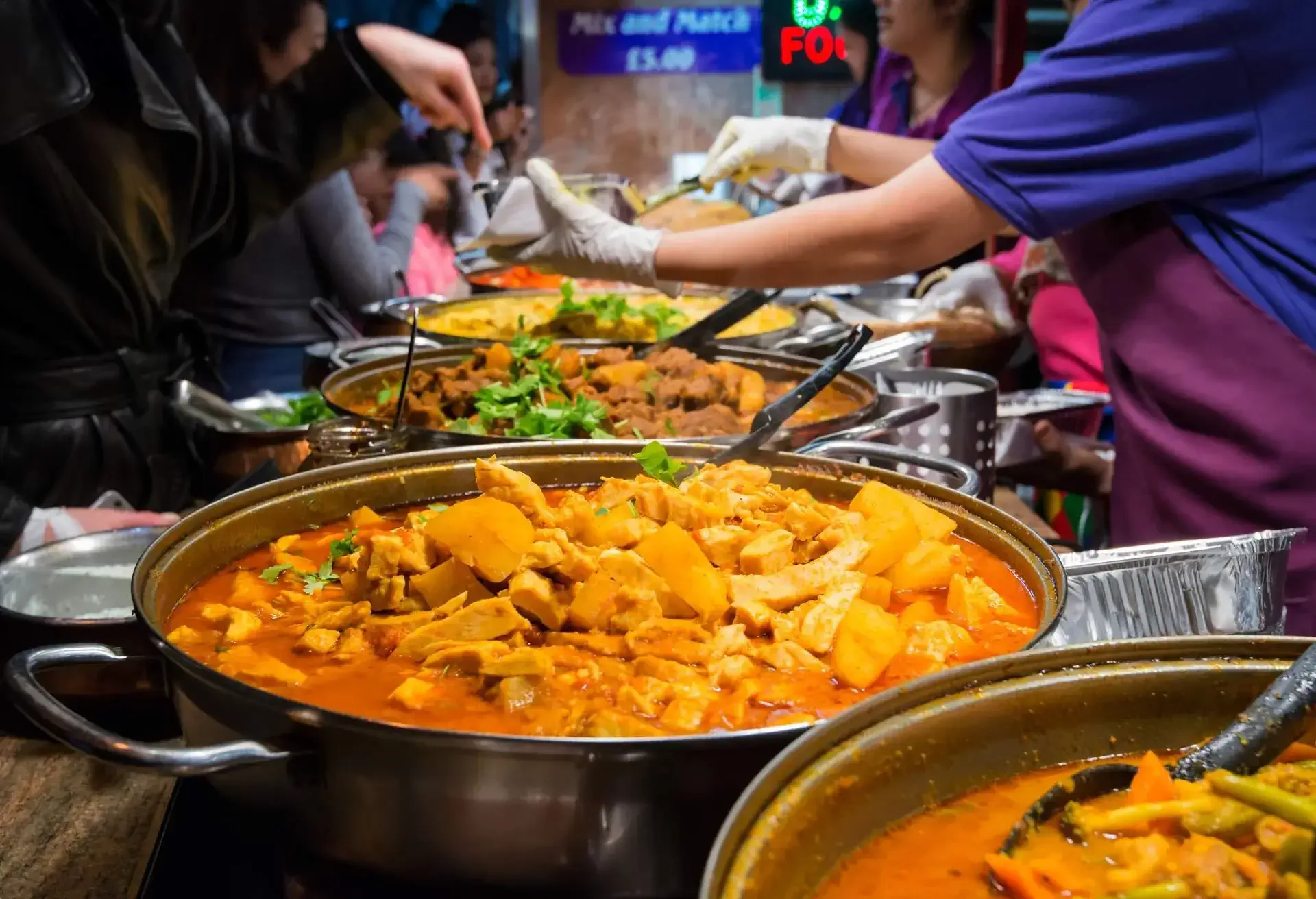 DEST_UK_LONDON_THEME_FOOD_CURRY_shutterstock_435471178