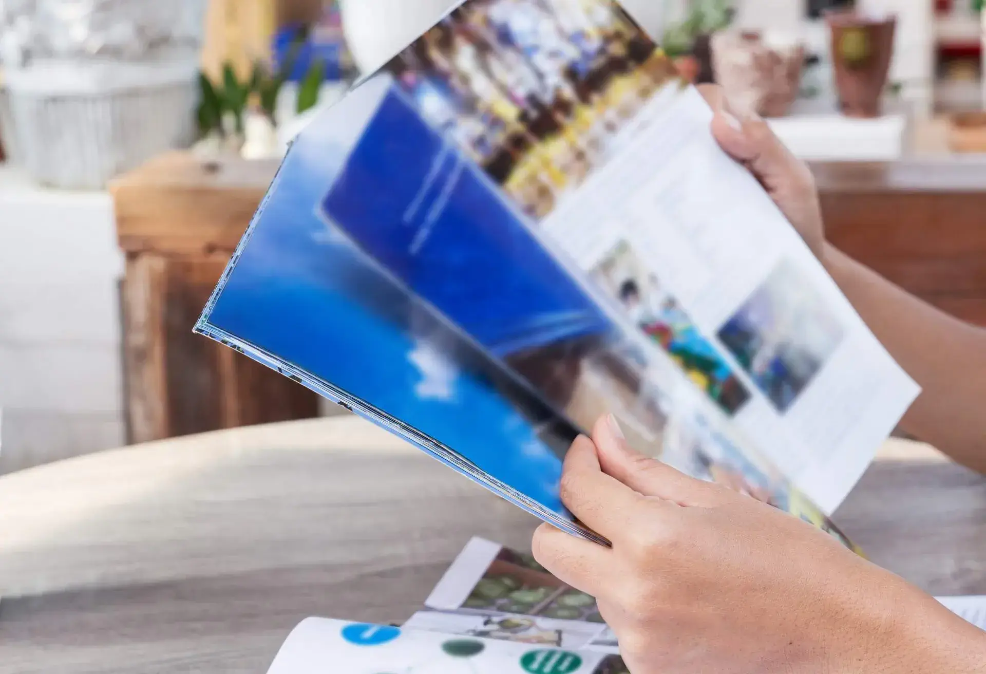 hand holding a magazine