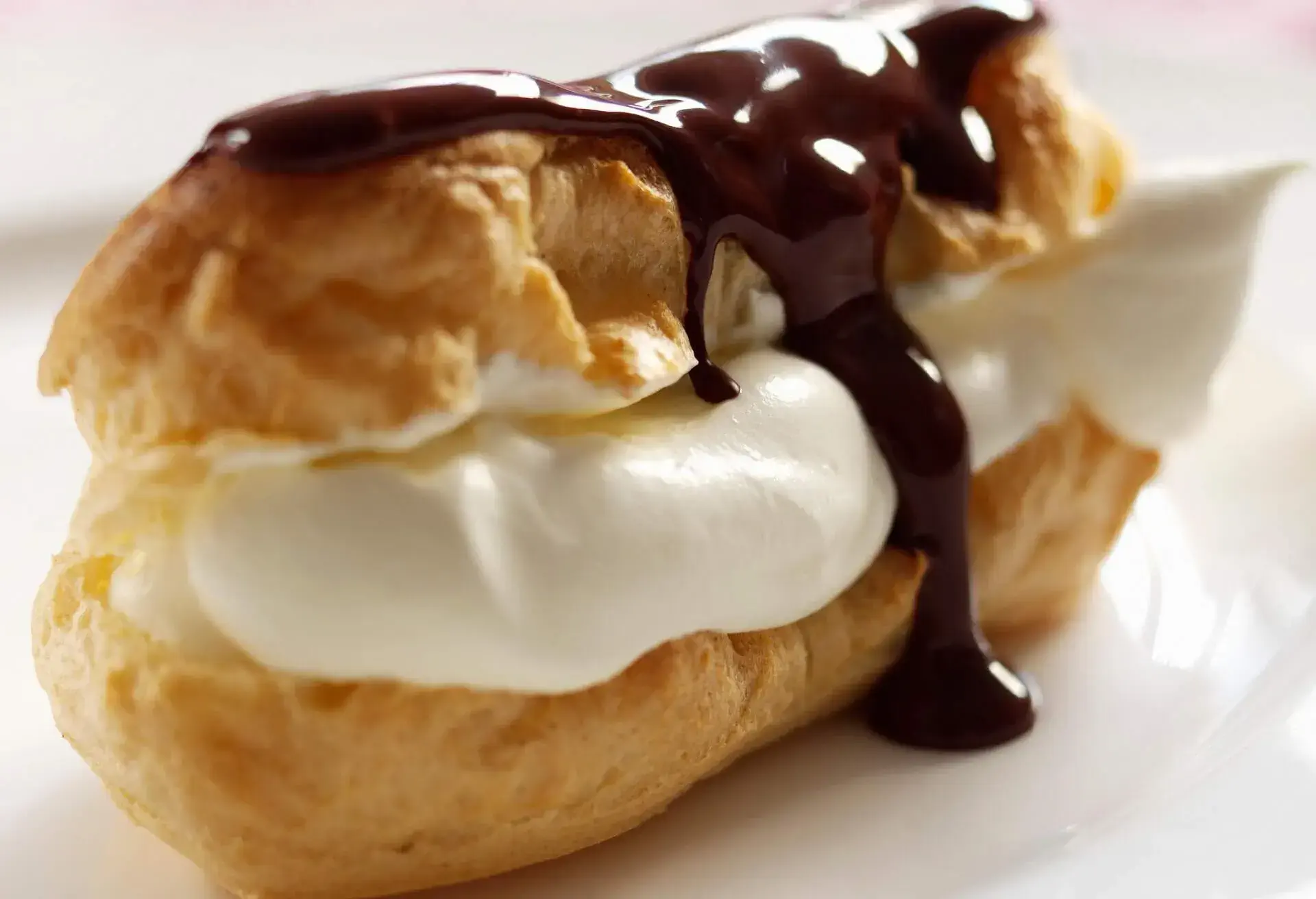 chocolate eclair