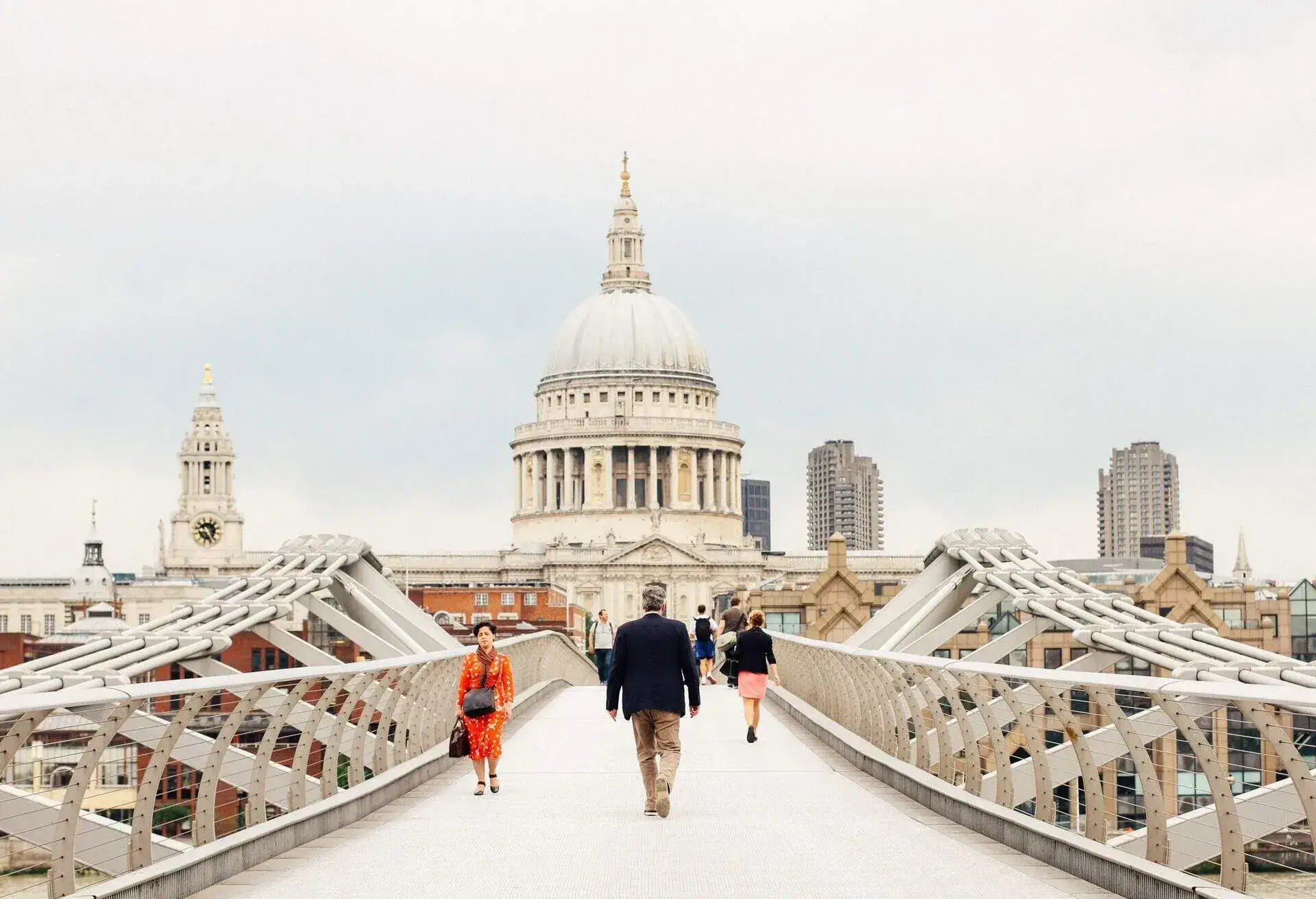 dest_united-kingdom_england_london_millennium-bridge-unsplash-yulia-chinato-ldjcjam5sya_universal_within-usage-period_62493