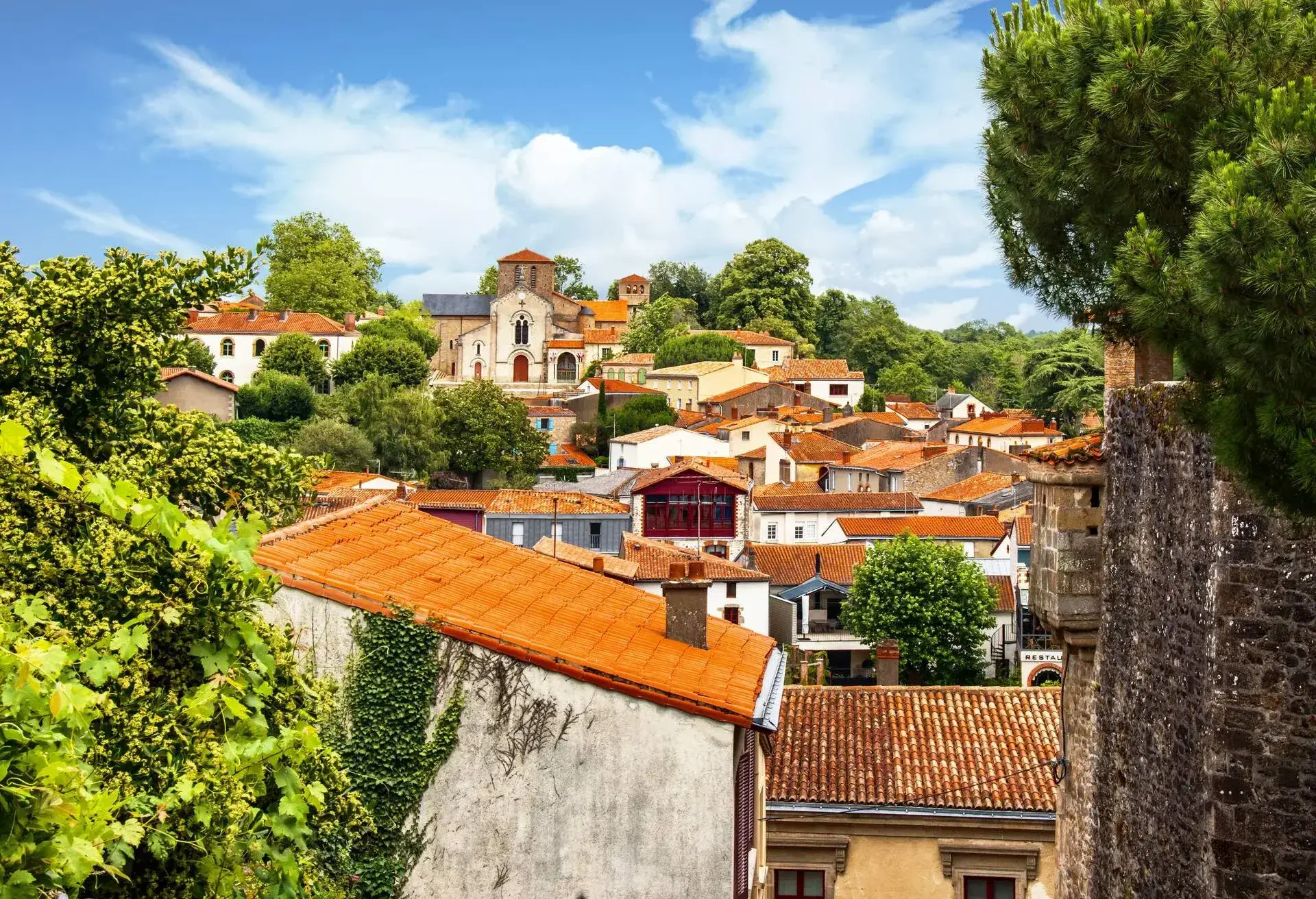 DEST_FRANCE_CLISSON-GettyImages-1382964032