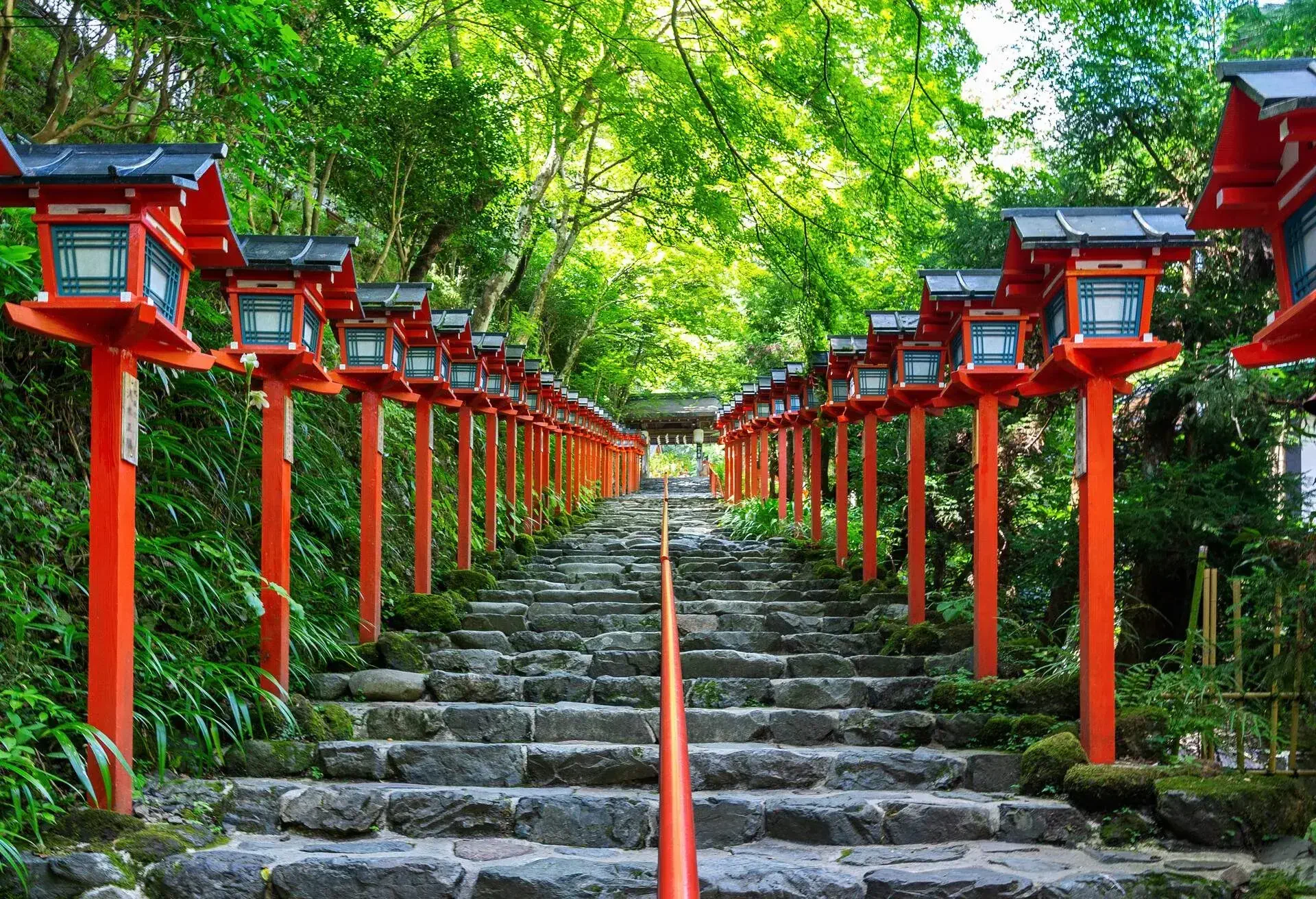 DEST_JAPAN_KYOTO_KIFUNE-SHRINE_RED-TRADITIONAL-LIGHT-POLE_shutterstock-portfolio_1615419655