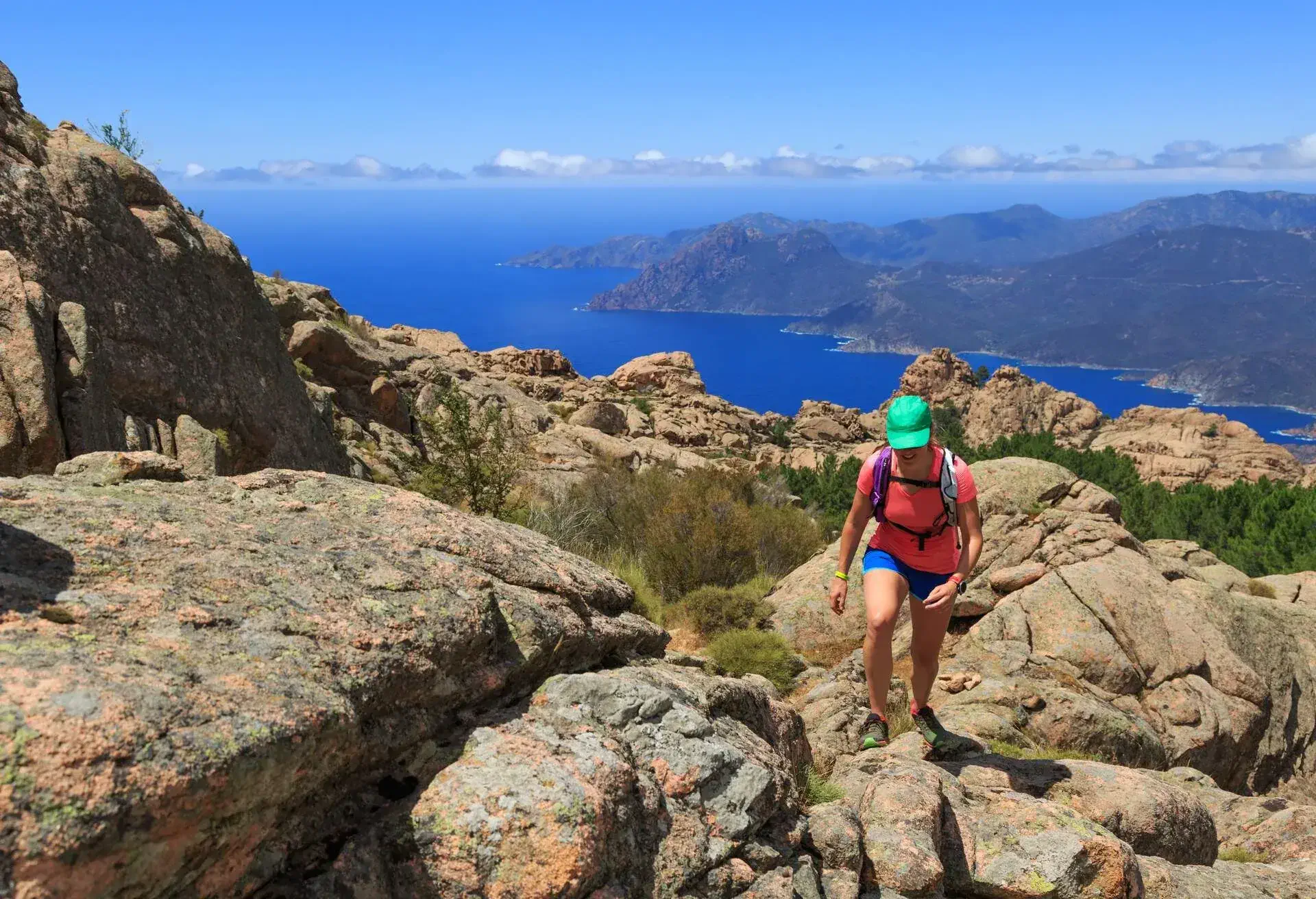 DEST_FRANCE_CORSICA_PIANA_CALANQUES-DE-PIANA_THEME_HIKING_shutterstock_692195398