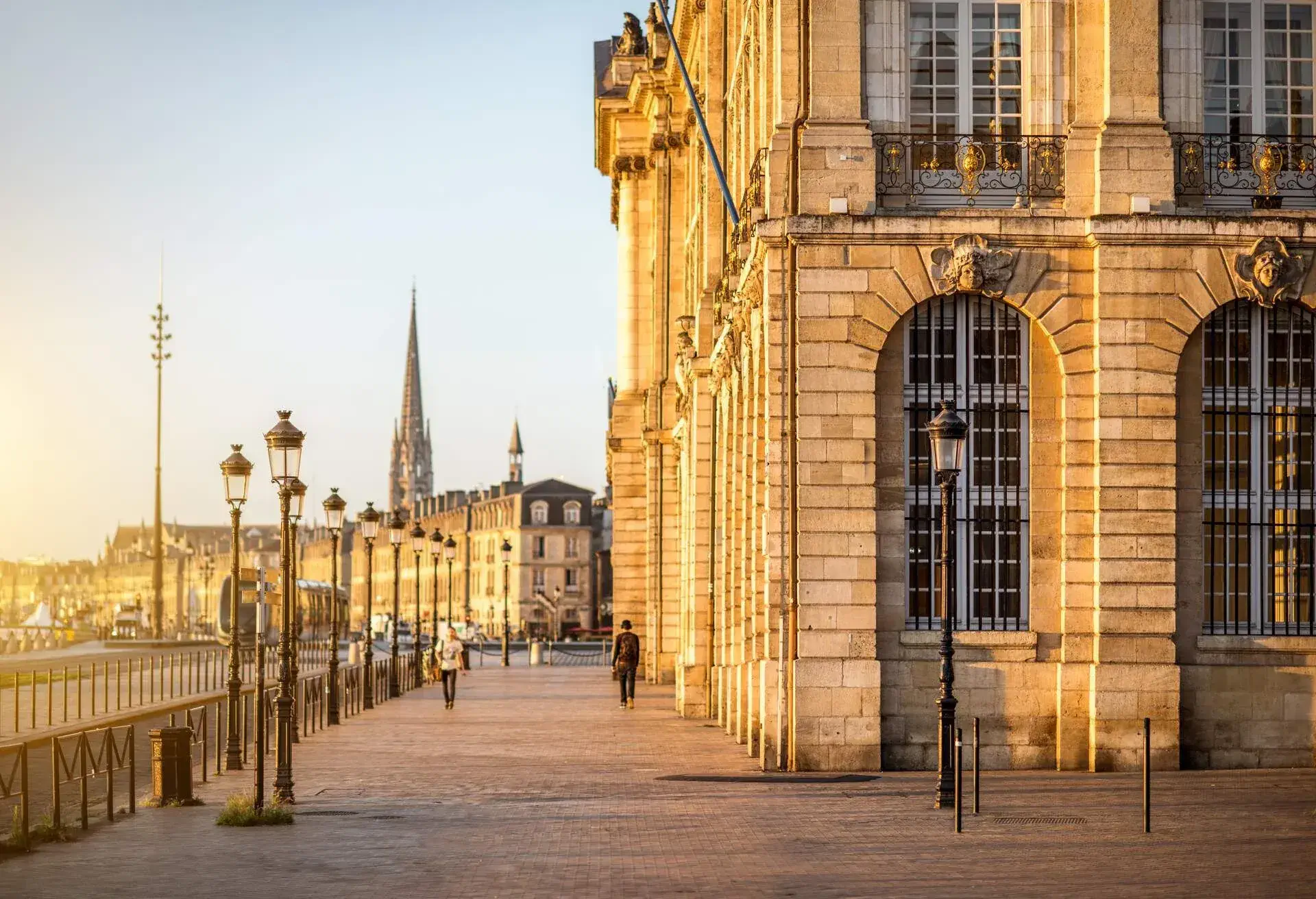 dest_france_bordeaux_shutterstock-portfolio_674603341_universal_within-usage-period_58919