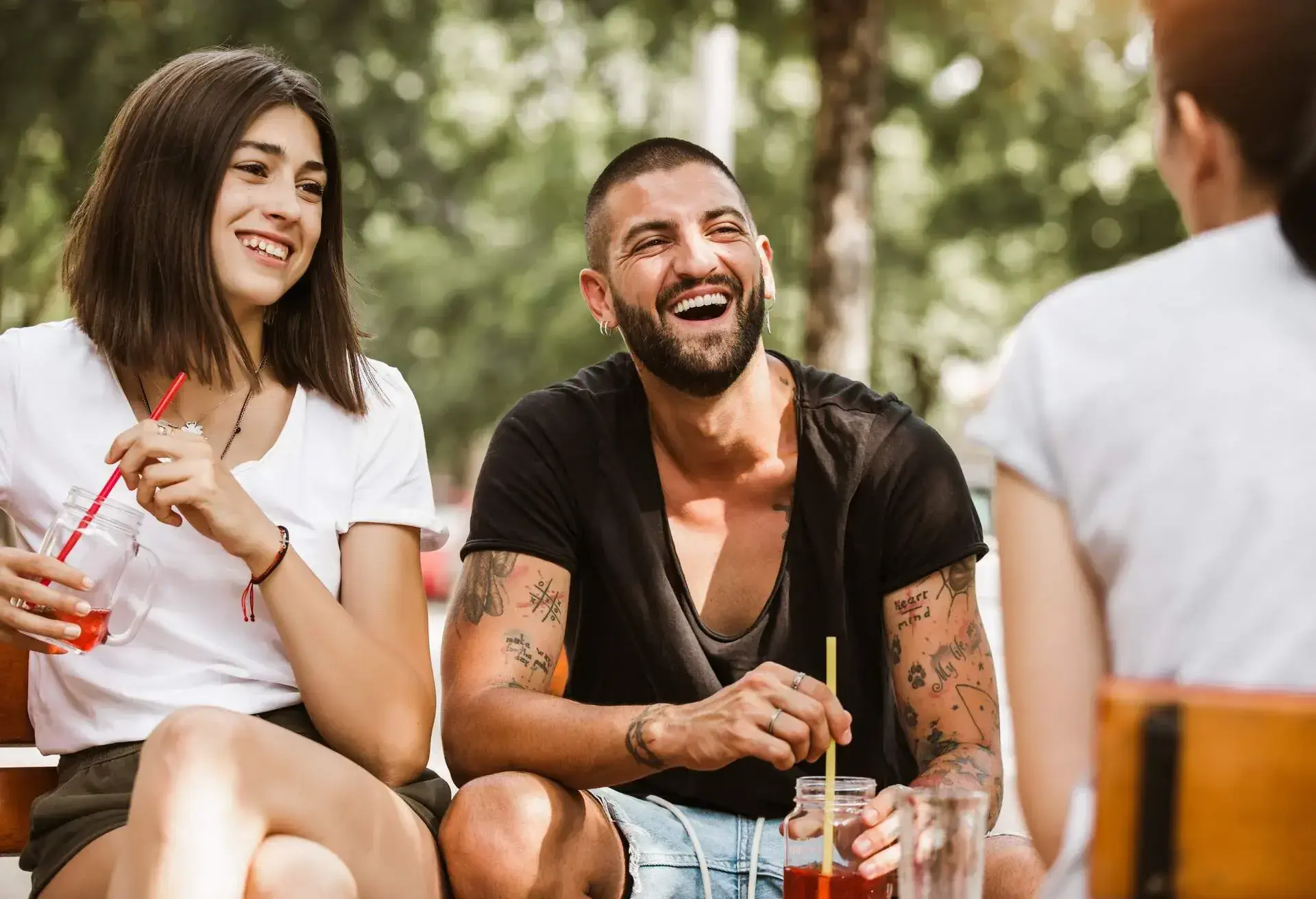 THEME_PEOPLE_PERSON_FRIENDS_OUTDOOR_TRAVEL_FUN_TATTOO-shutterstock-portfolio_1775532479