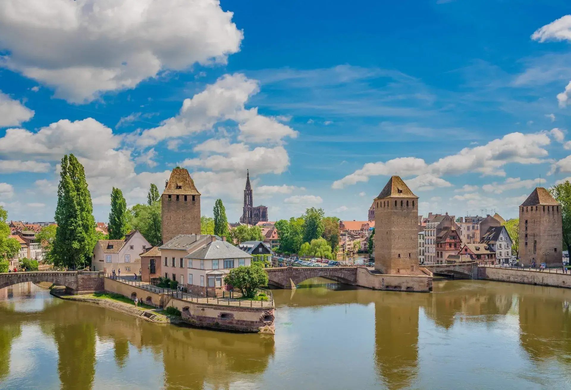 dest_france_grand-est_strasbourg_cityscape-with-bridge_shutterstock-portfolio_740633104_universal_within-usage-period_54810