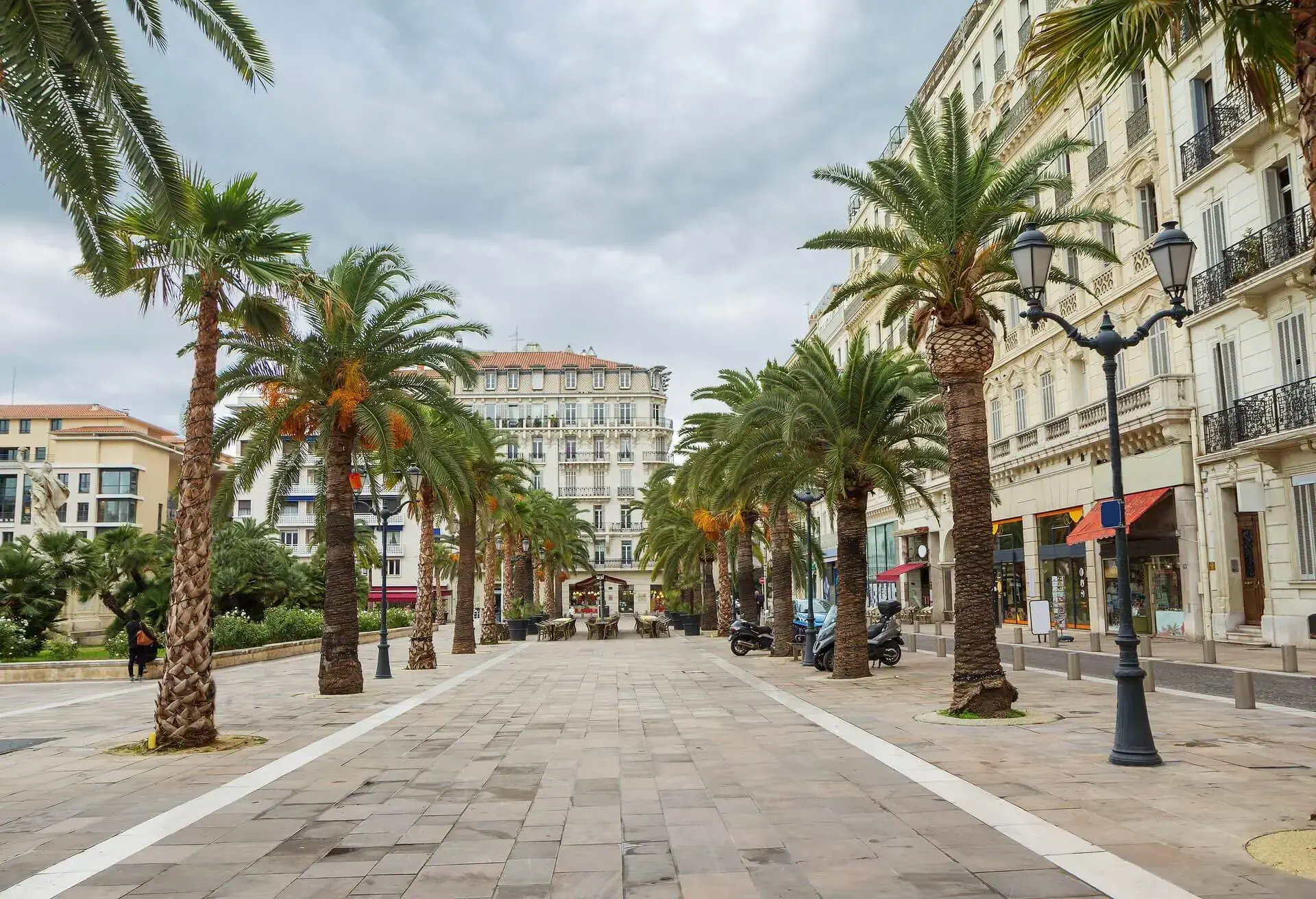 dest_france_toulon-shutterstock-portfolio_621141290_universal_within-usage-period_63819