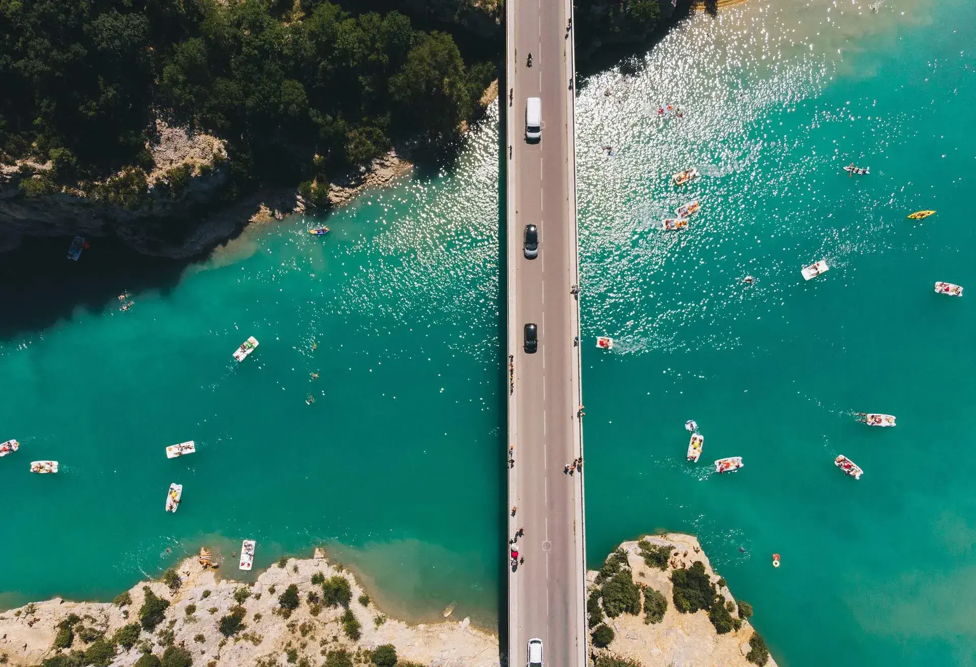 dest_france_verdon-gorge_theme_cars_car_driving_aerial-gettyimages-1037370068_universal_within-usage-period_77842