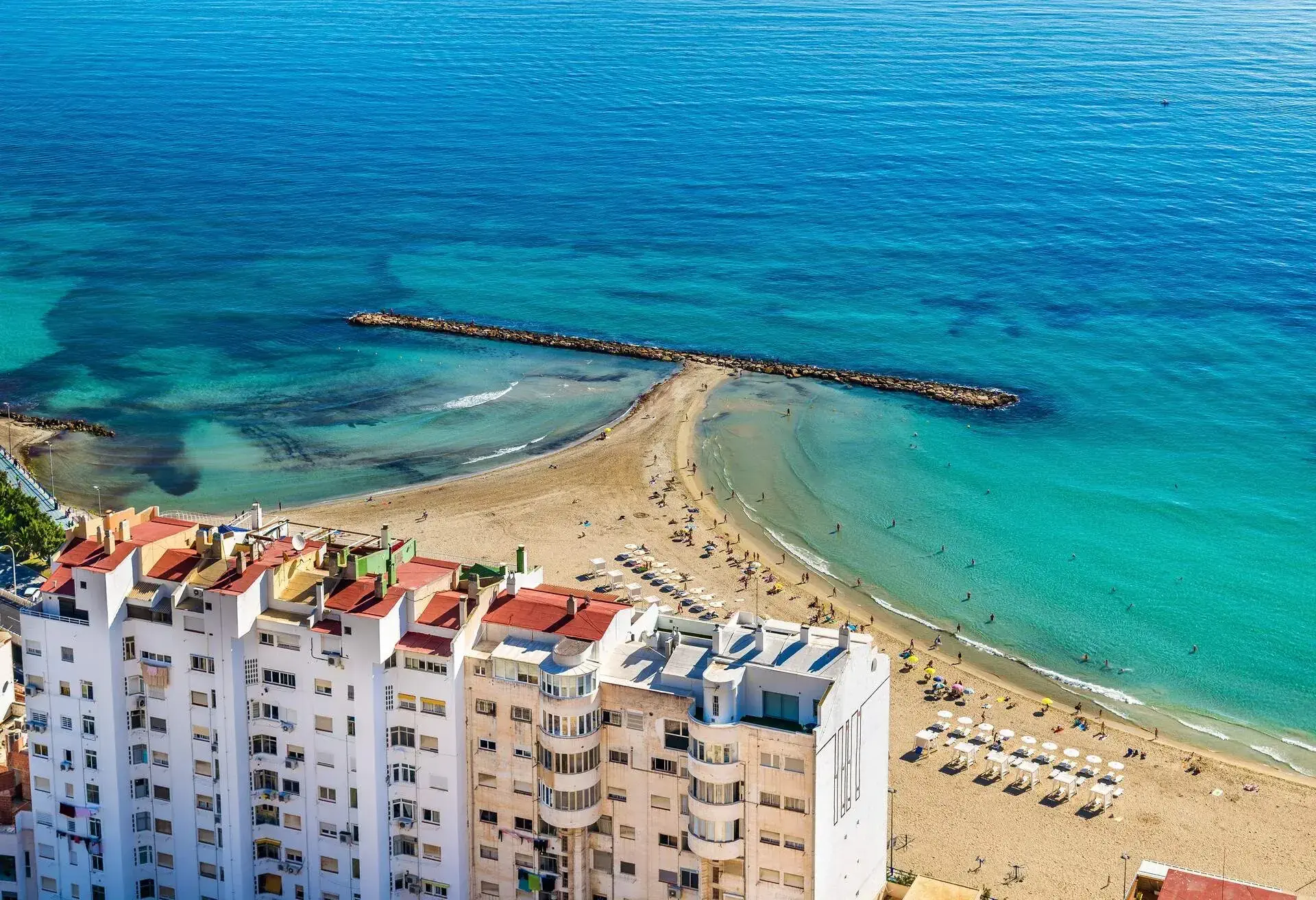 DEST_SPAIN_ALICANTE_POSTIGUET-BEACH_GettyImages-628007266