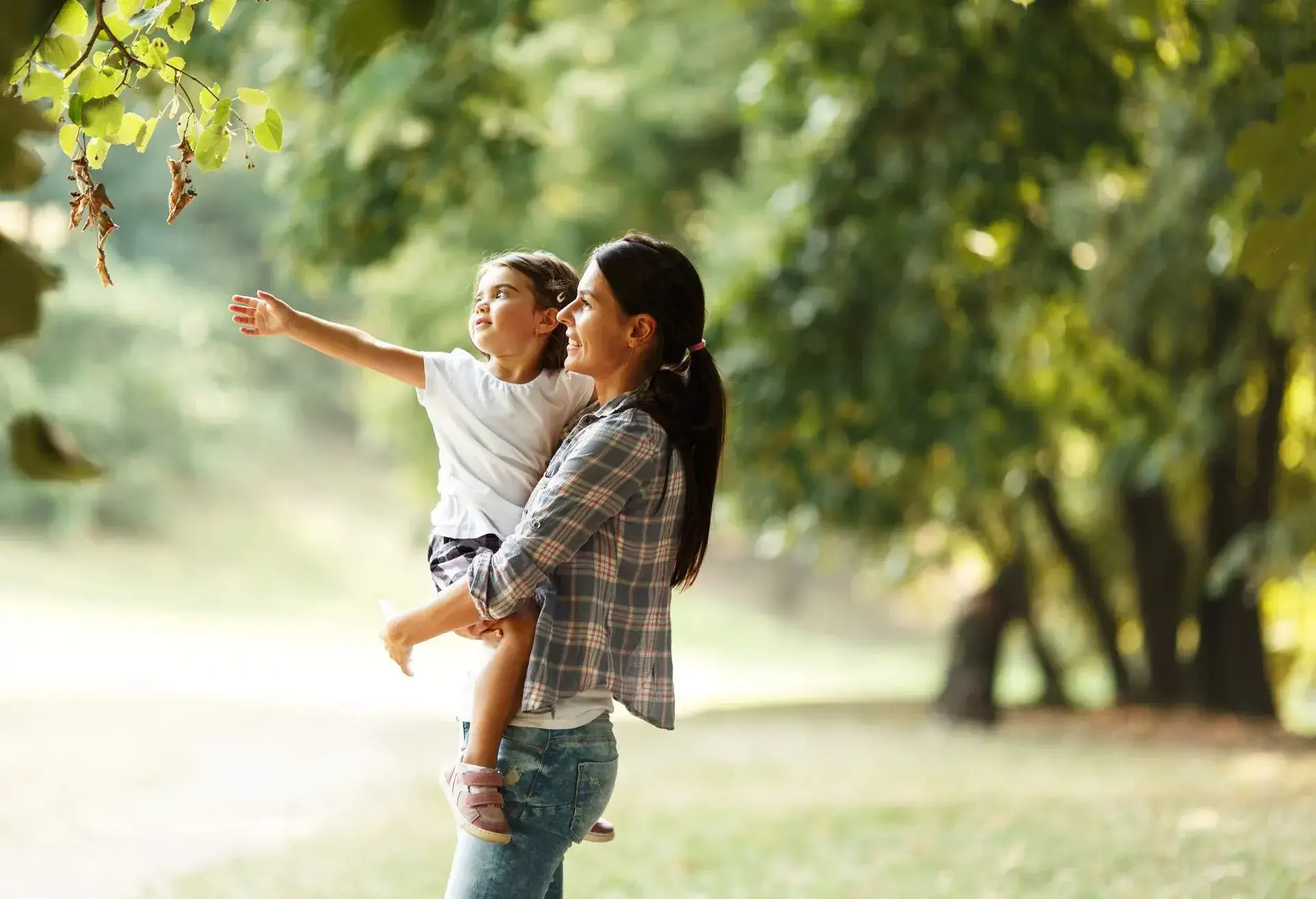 THEME_PEOPLE_MOTHER-DAUGHTER_AT_THE_PARK_GettyImages-607741390.jpg