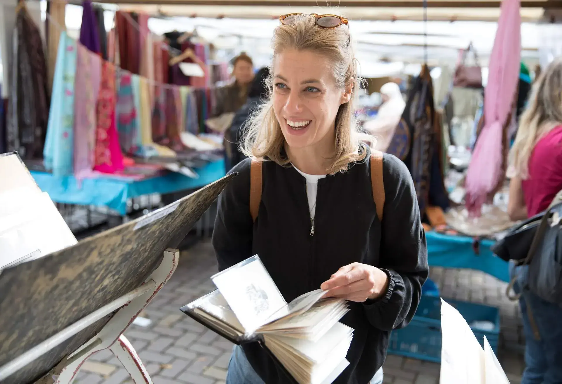 THEME_FLEA-MARKET_ANTIQUES_SHOPPING_GettyImages-865049272.jpg