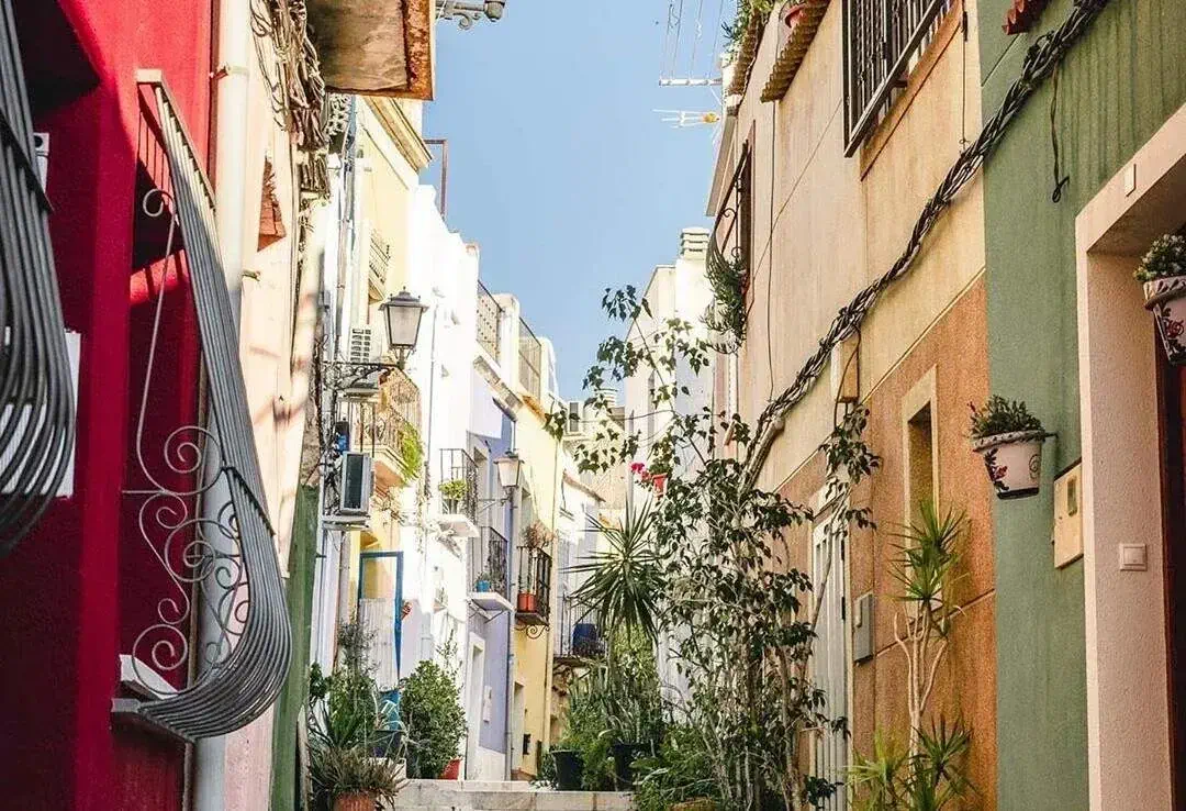 DEST_SPAIN_ALICANTE_CASCO_ANTIGUO_SANTA_CRUZ_@todaywetravel.de_instagram_Bx7v4W3oIQP.jpg.jpg