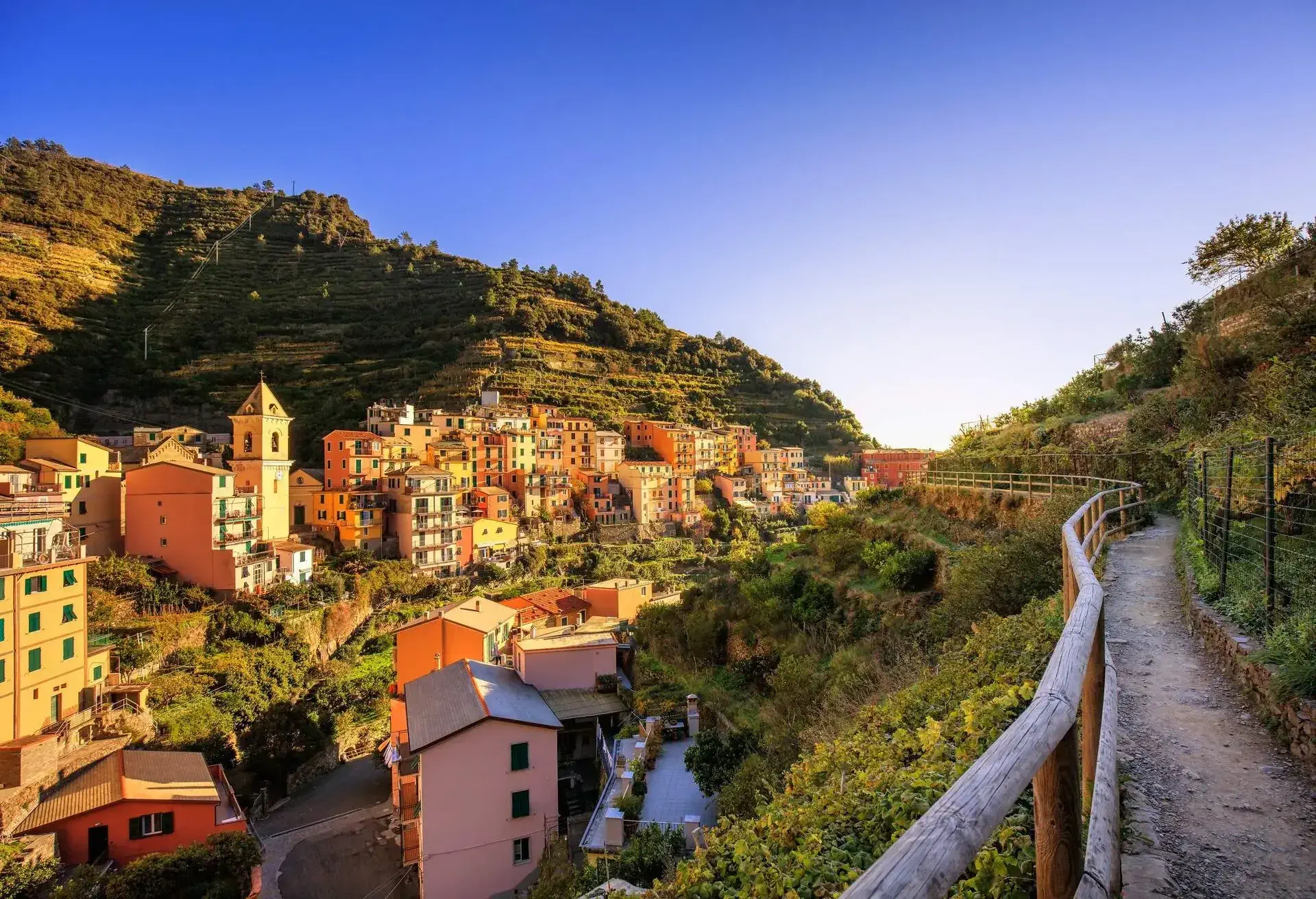 DEST_ITALY_CINQUE_TERRE_MANAROLA_GettyImages-497261206-1.jpg
