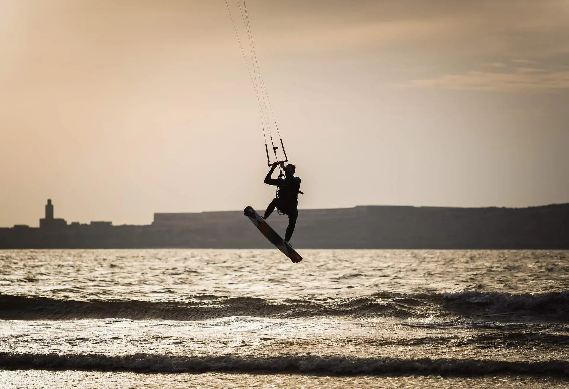 DEST_MOROCCO_ESSAOUIRA_KITE-SURFING_GettyImages-490888168.jpg