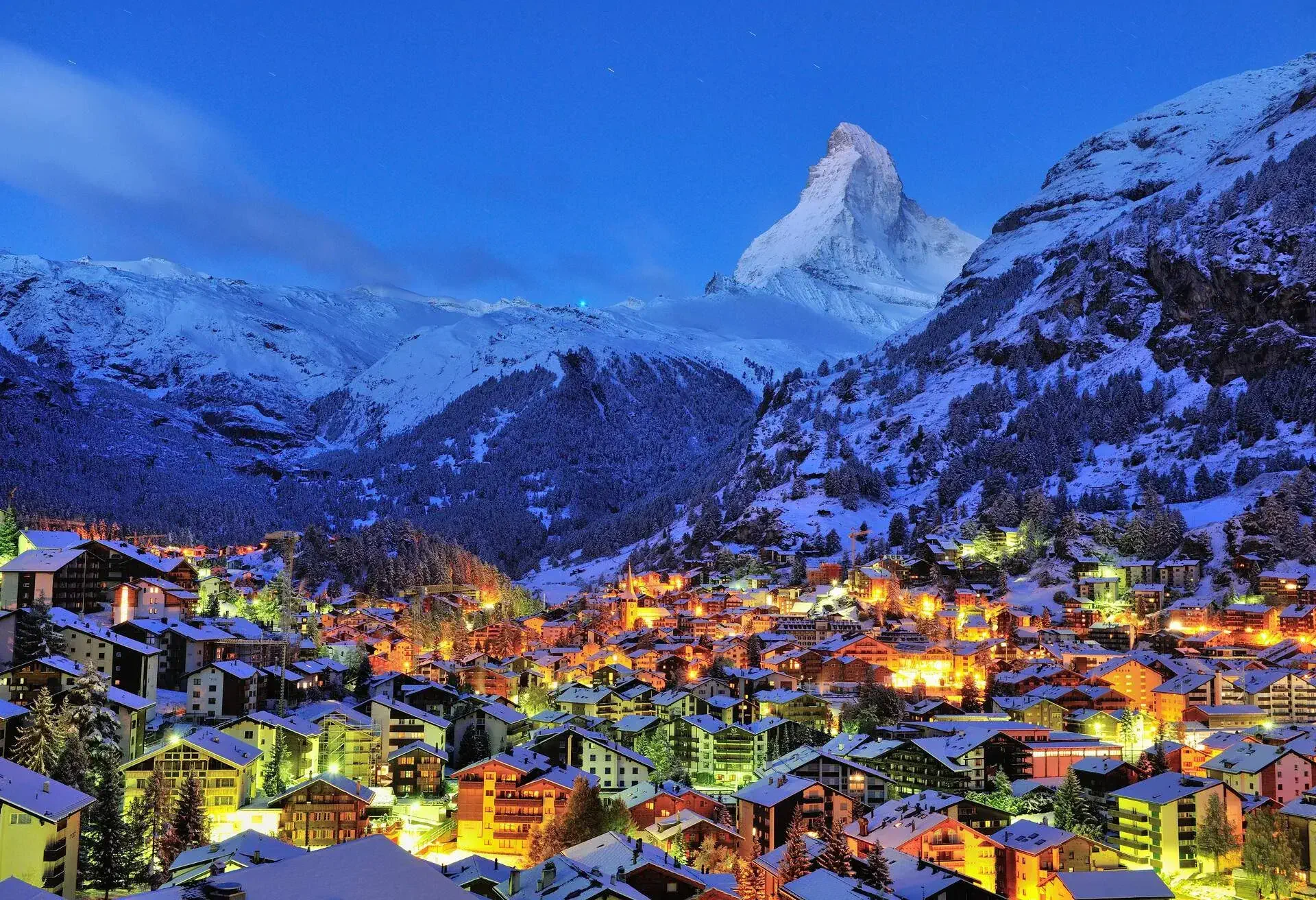 Sunrise scenery at Zermatt.