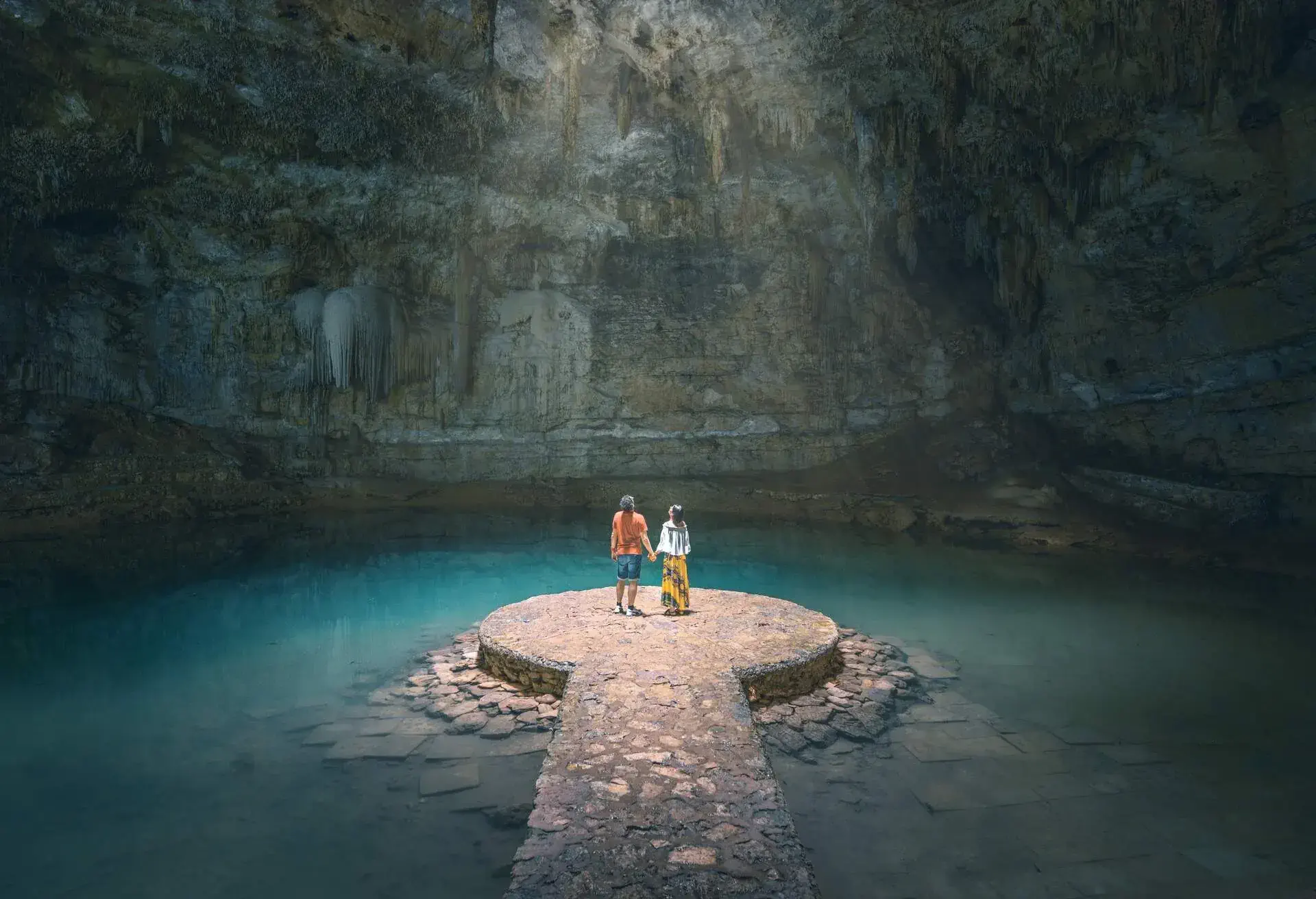mexico_yucatan_valladolid_cenote_suytun_gettyimages-1197938495