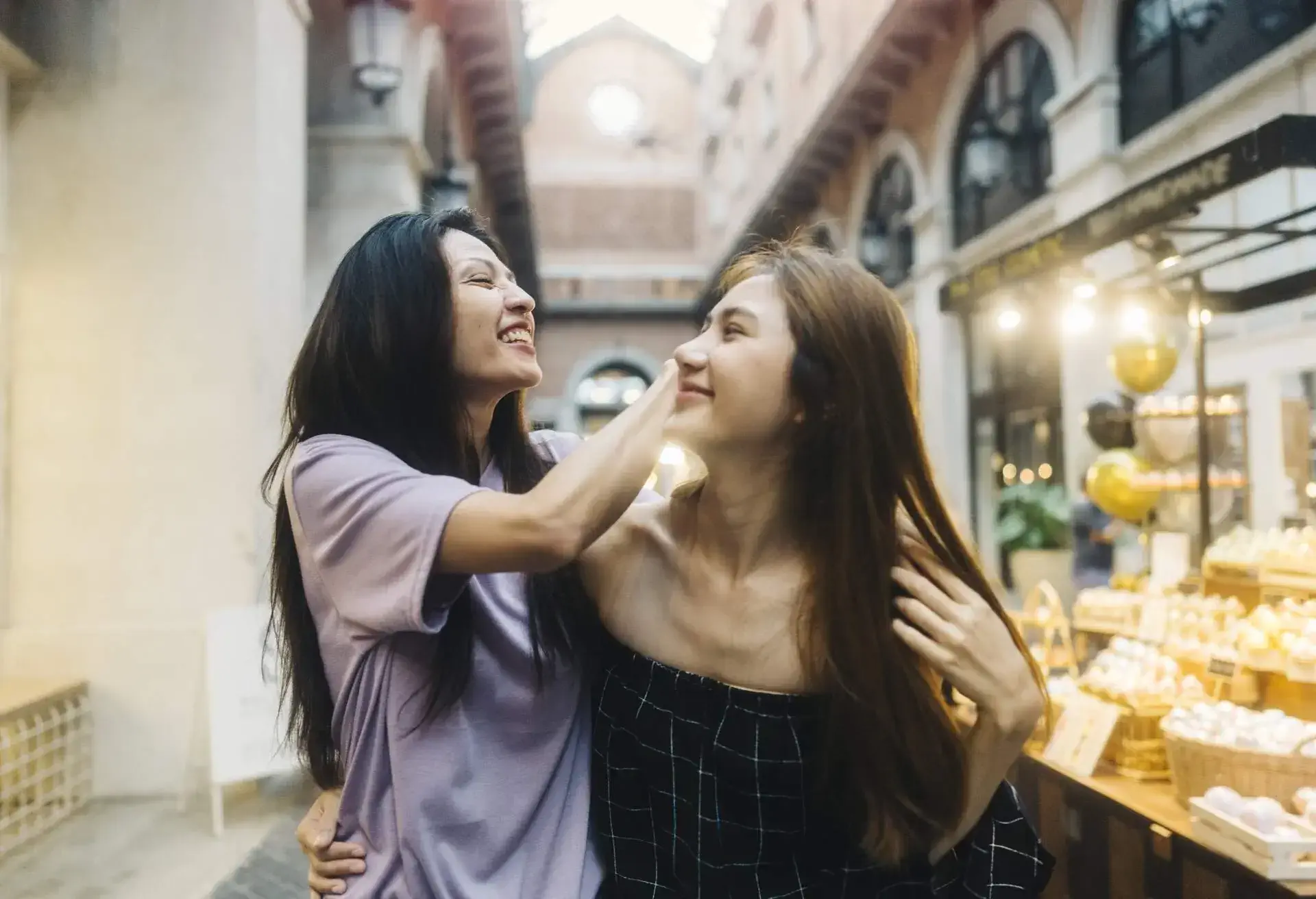 theme_market_hall_people_lgbtq_couple_gettyimages