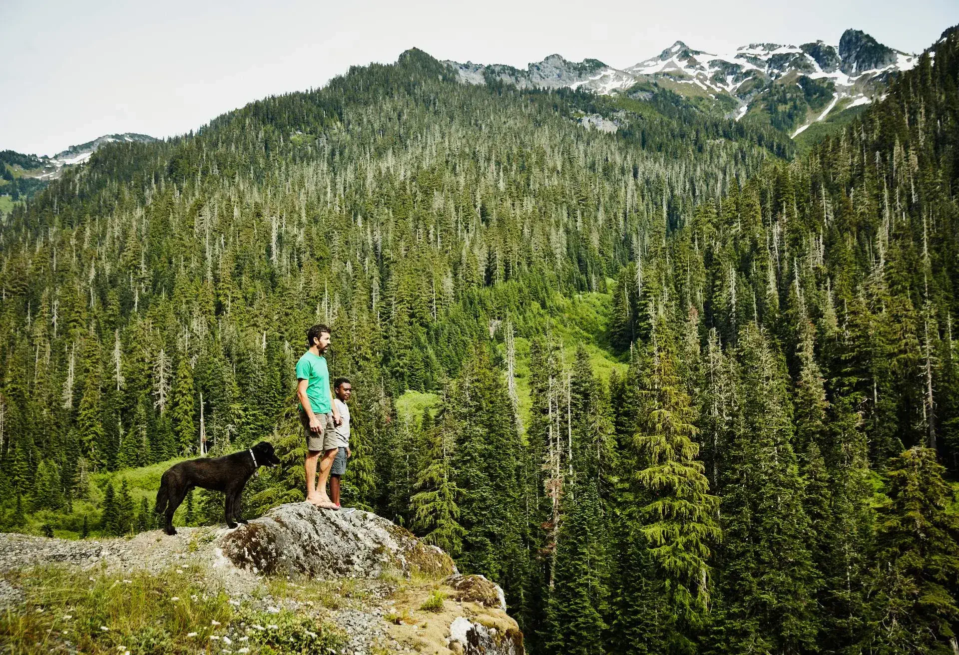 THEME_HIKING_PEOPLE_FAMILY_PETS_DOG_GettyImages-1185972117