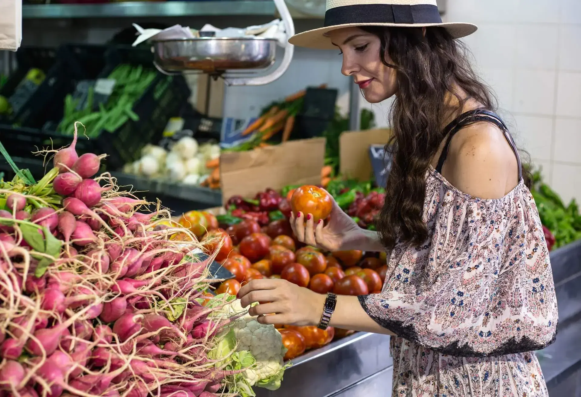 THEME_FOOD_MARKET_DEST_SPAIN_ANDALUCIA_shutterstock_1147901618