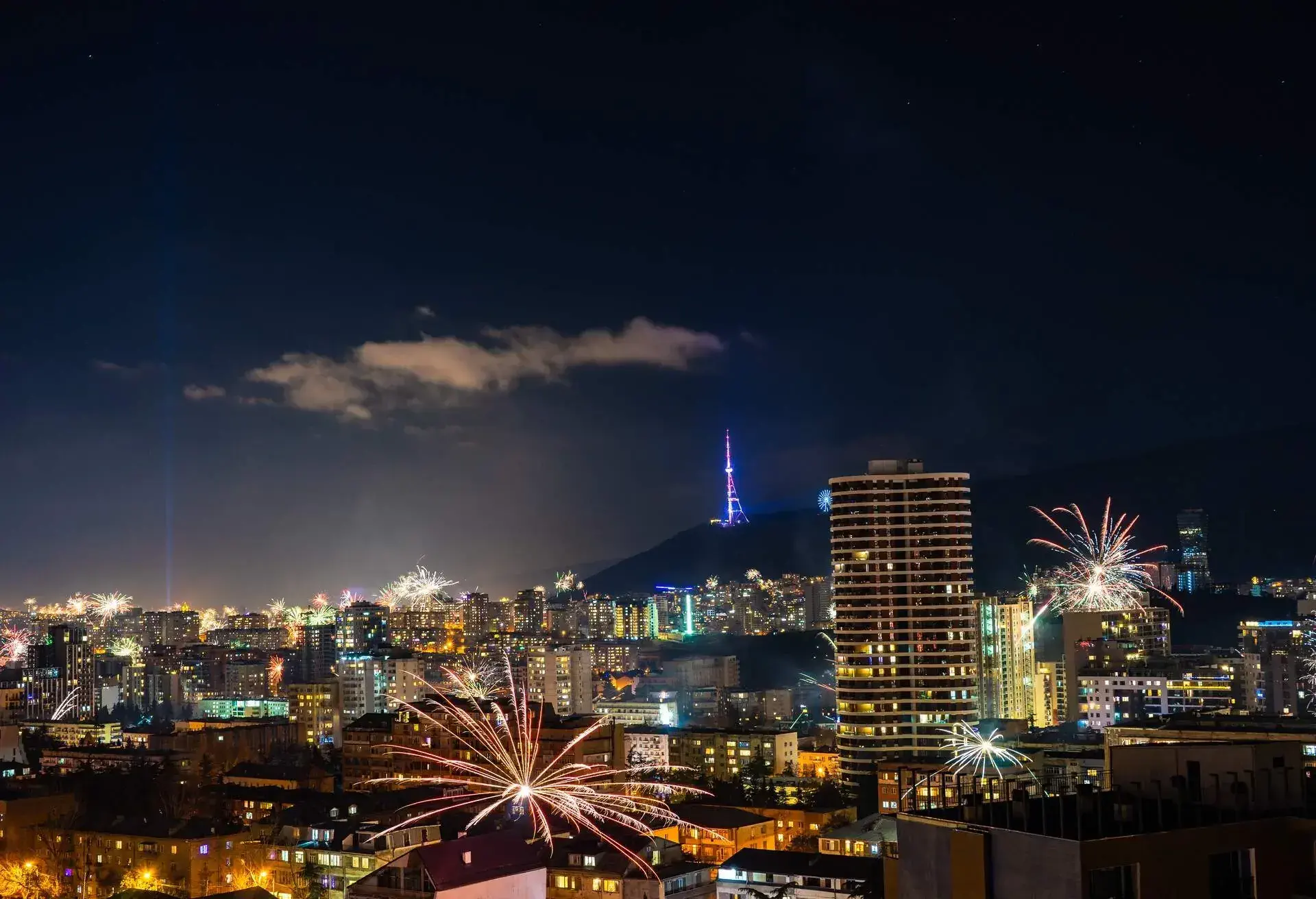 dest-Georgia-Tbilisi-Meeting-New-Year.jpg