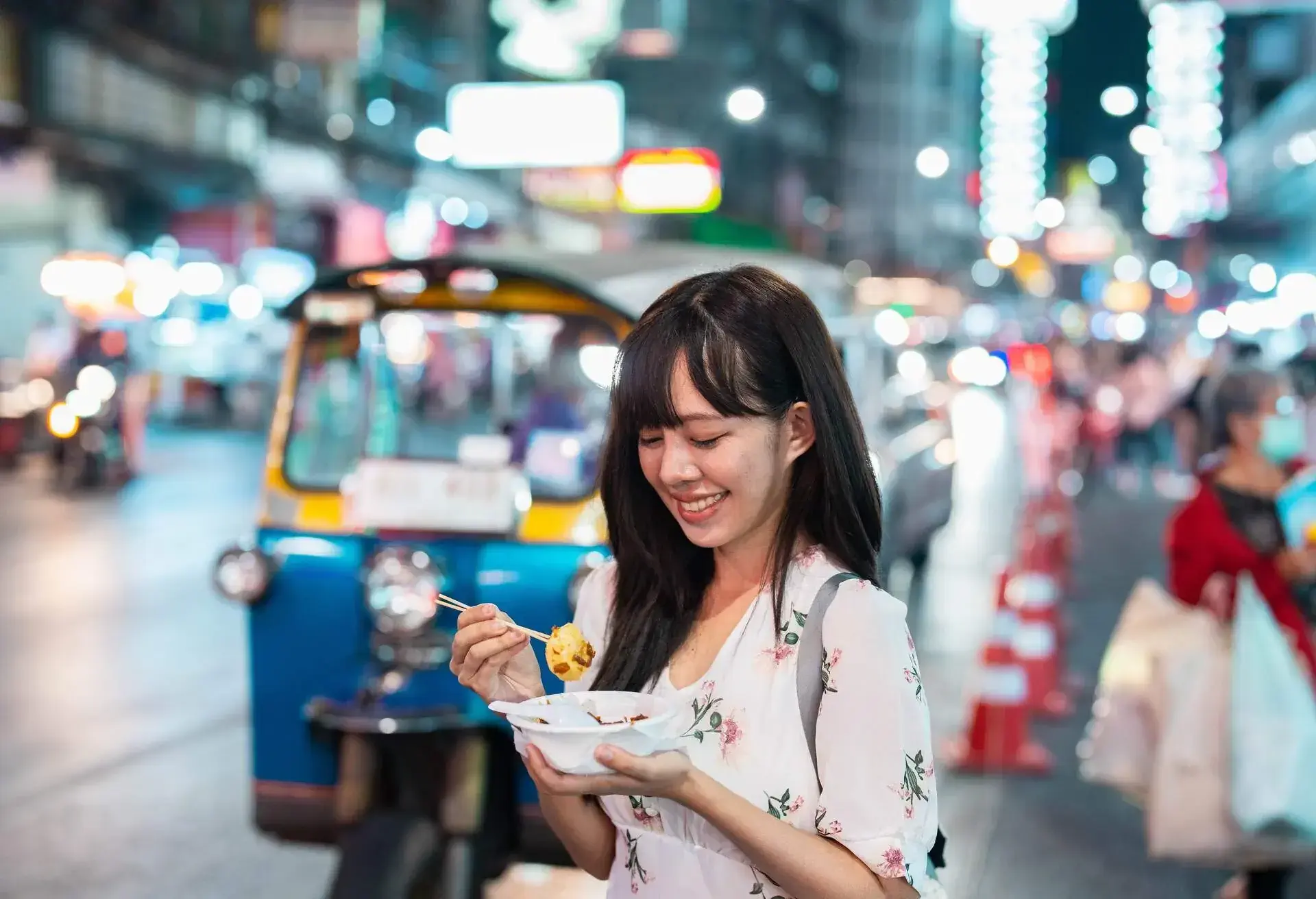 DEST_THAILAND_BANGKOK_PEOPLE_WOMAN_MARKET_GettyImages-1392077376