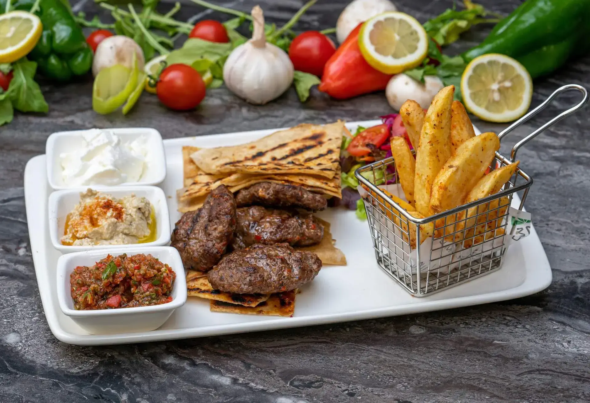 THEME_FOOD_TURKISH_KÖFTE_GettyImages-1363039631