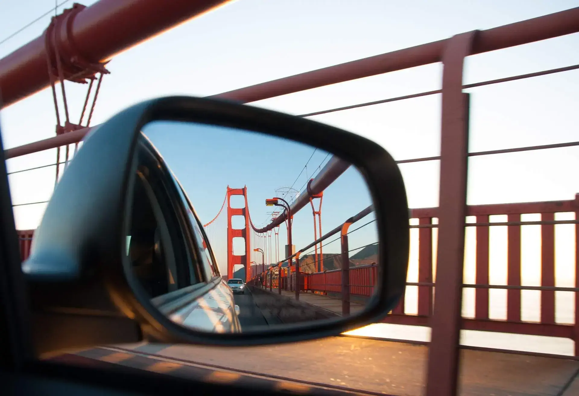 DEST_USA_SAN_FRANCISCO_GOLDEN_GATE_BRIDGE_CAR_WINDOW_GettyImages-475334873