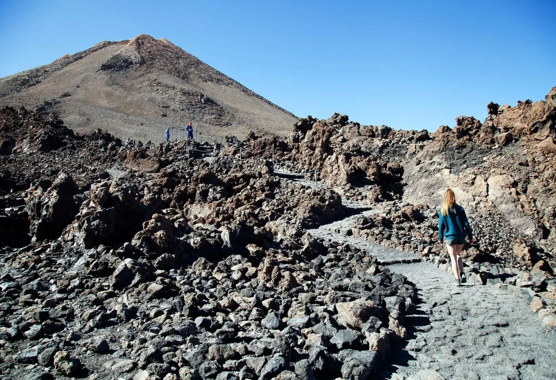 DEST_SPAIN_CANARY_ISLANDS_TENERIFE_MOUNT_TEIDE_GettyImages-1157332893