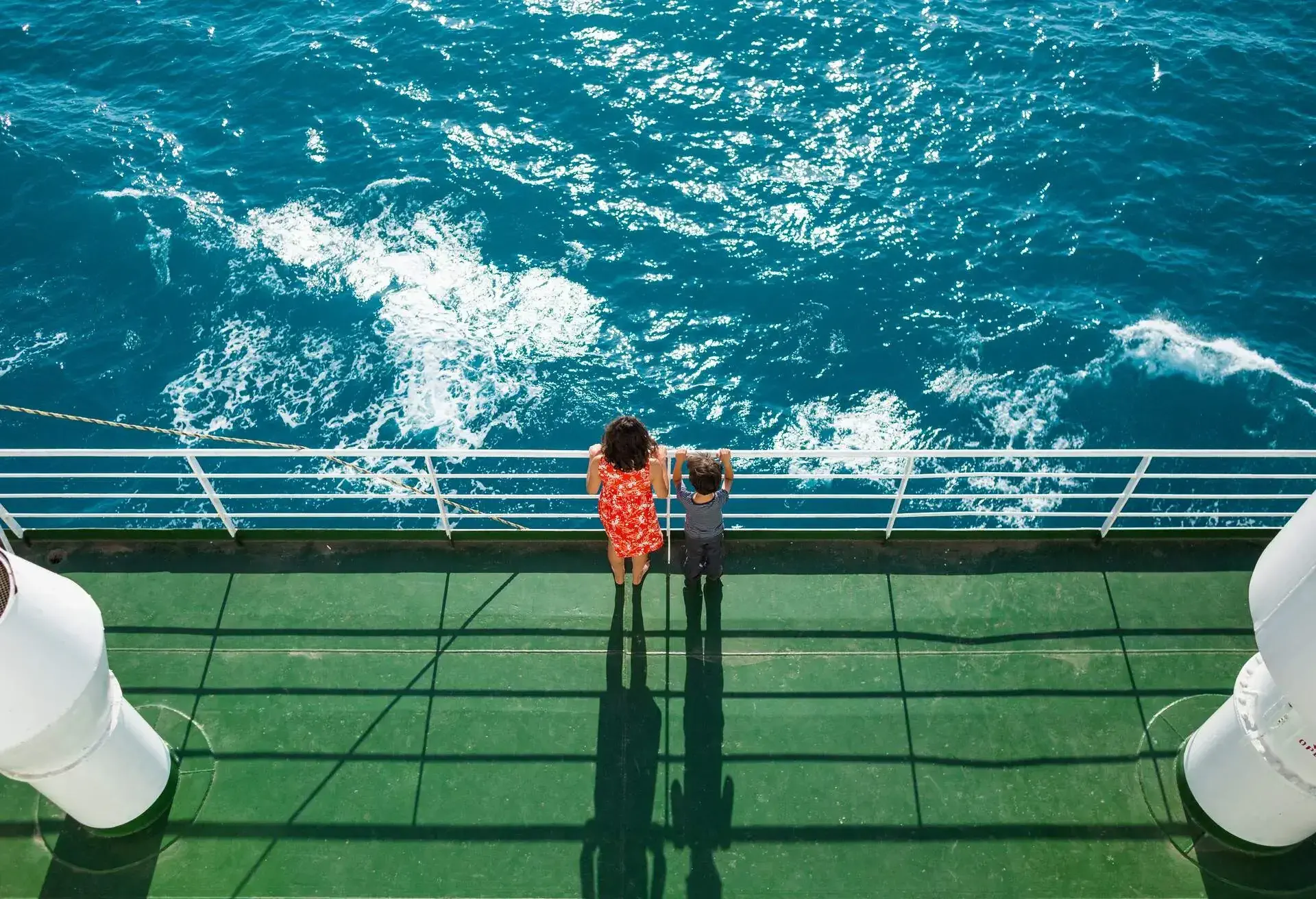 THEME_PEOPLE_PERSON_FAMILY_BOAT_CRUISE_FERRY_OCEAN_TRAVEL-shutterstock-portfolio_1903134535