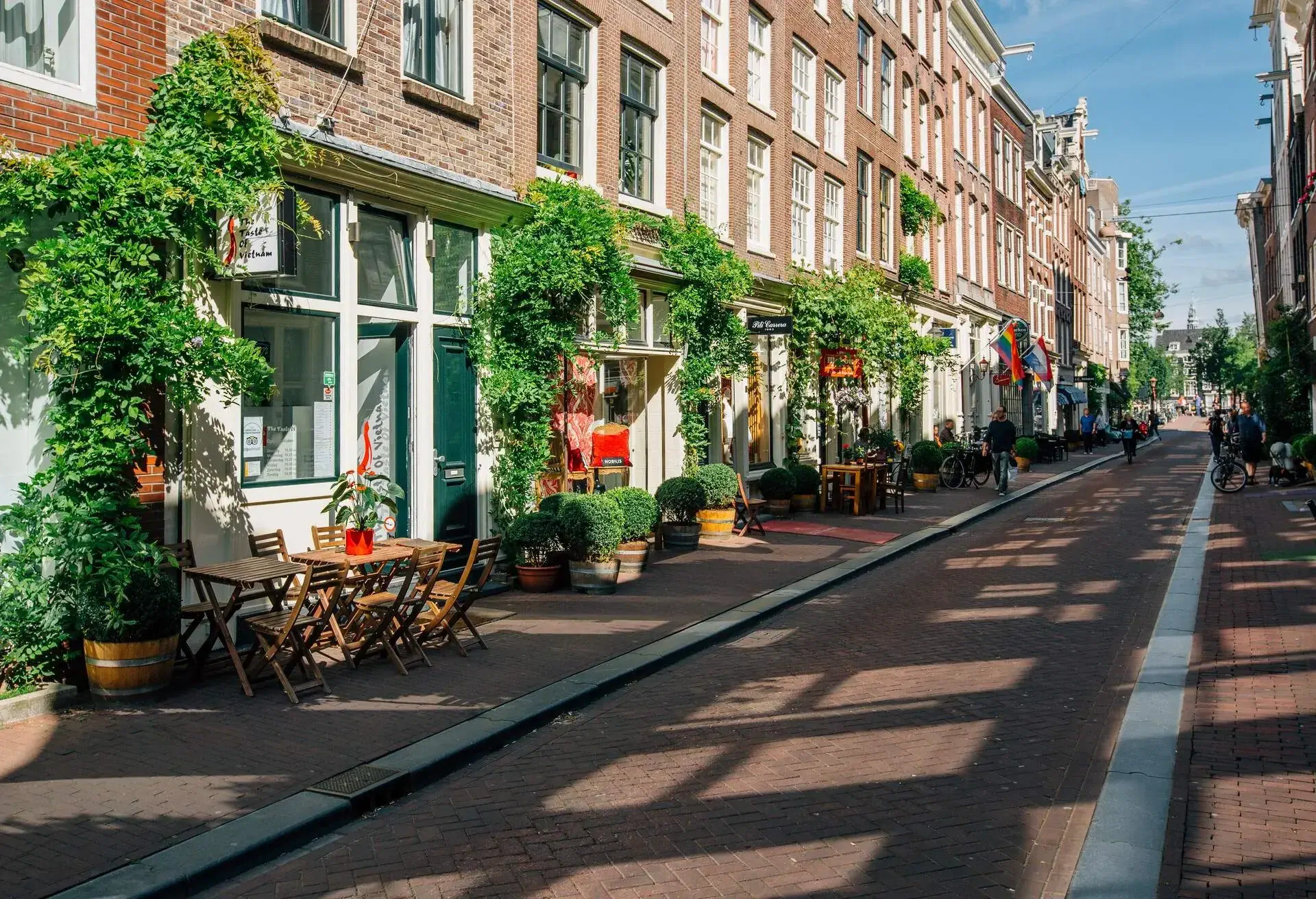 NETHERLANDS AMSTERDAM PRINSENSTRAAT SHOPPING CAFE