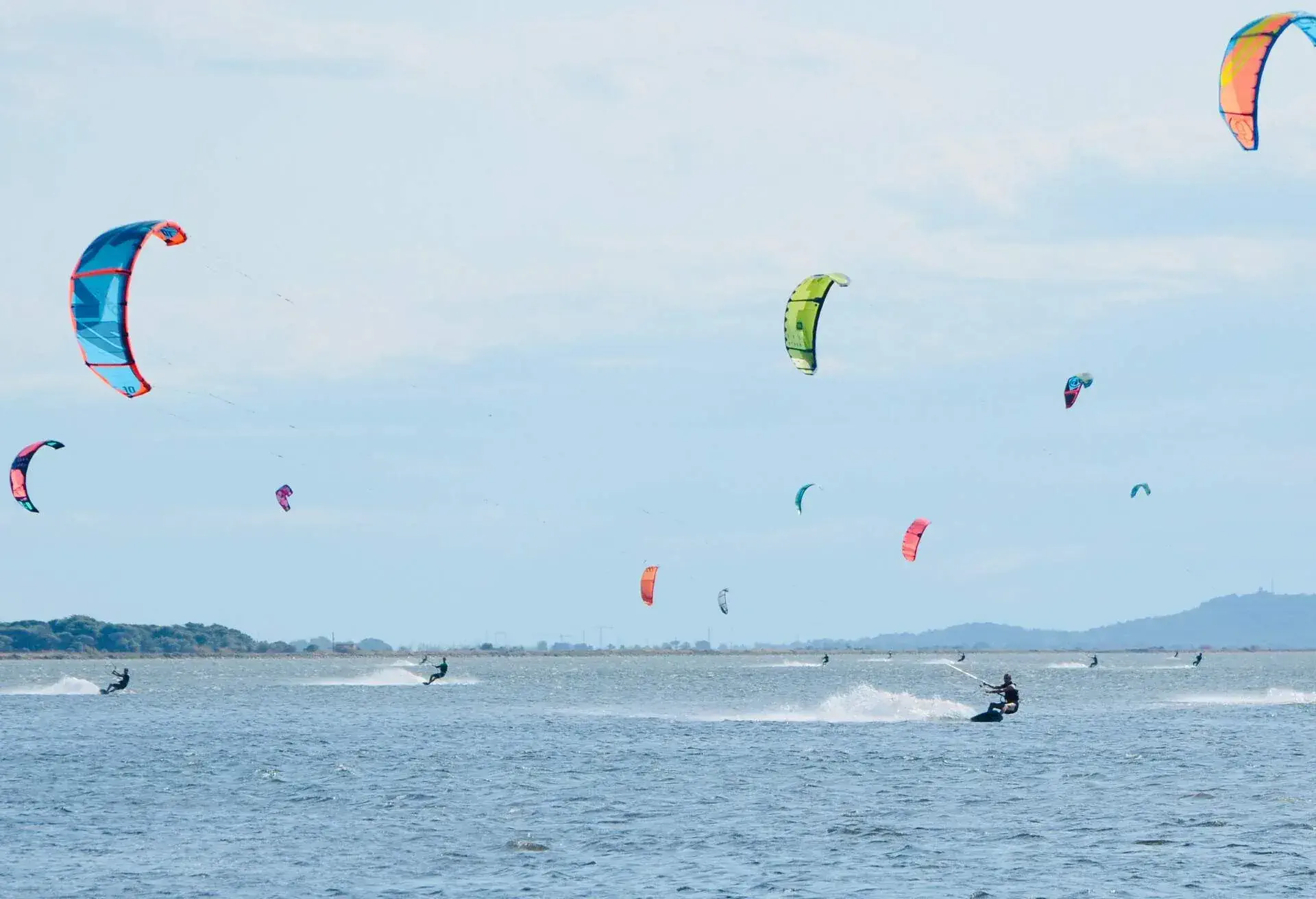 DEST_FRANCE_THEME_KITESURFING-GettyImages-1211291170
