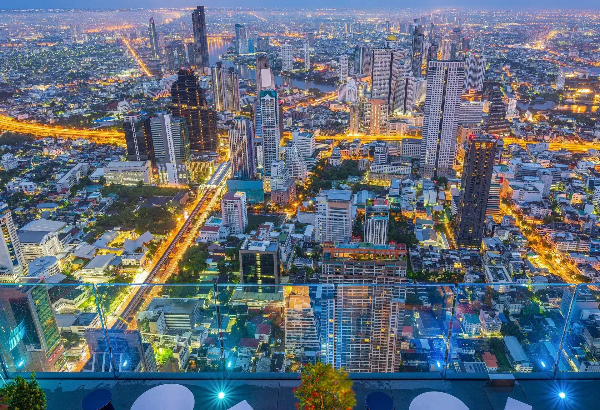DEST_THAILAND_BANGKOK_KING_POWER_MAHANAKHON_TOWER_ROOFTOP_BAR_GettyImages-1266619459