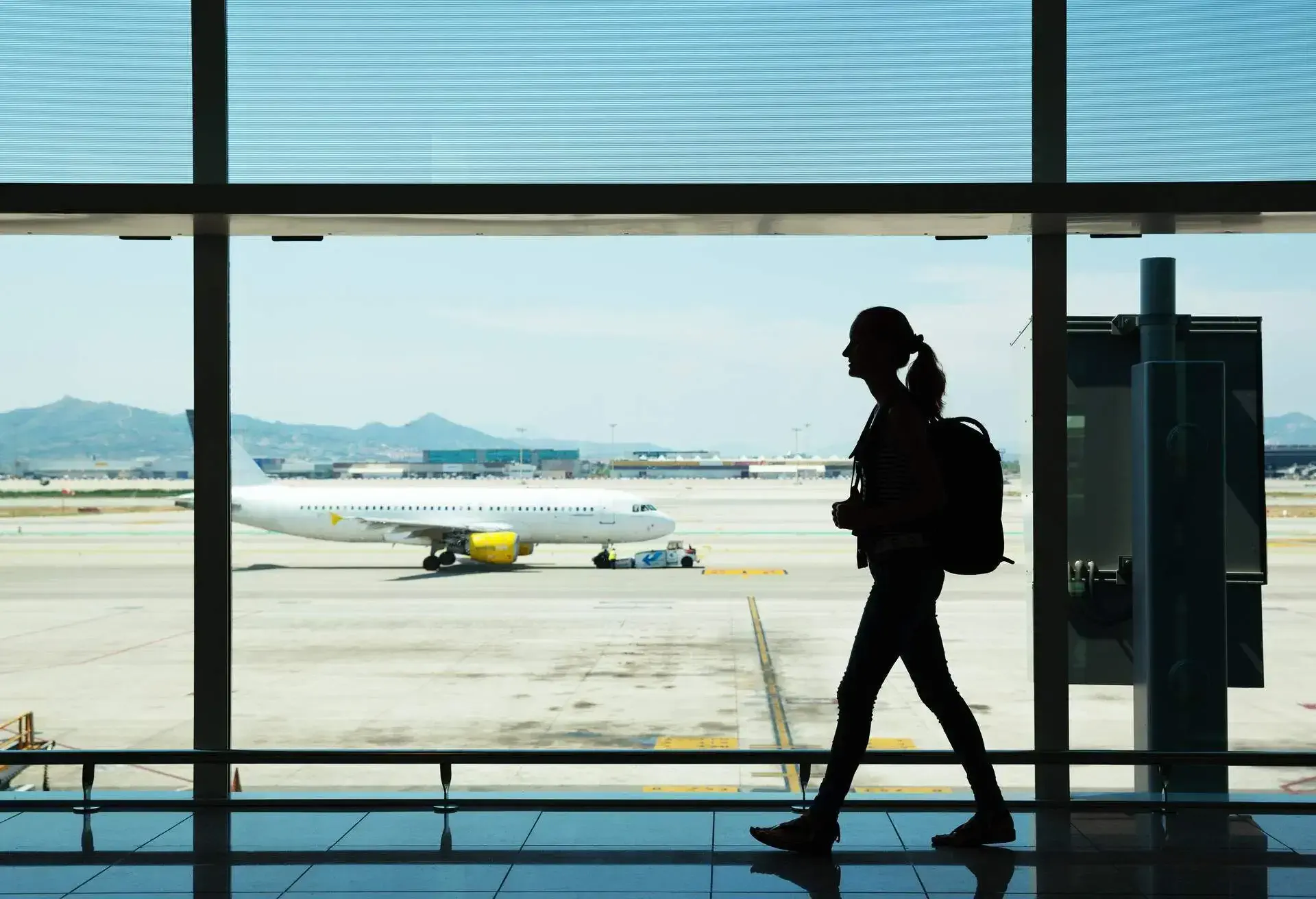 THEME_FLIGHT_PERSON_WOMAN_AIRPORT