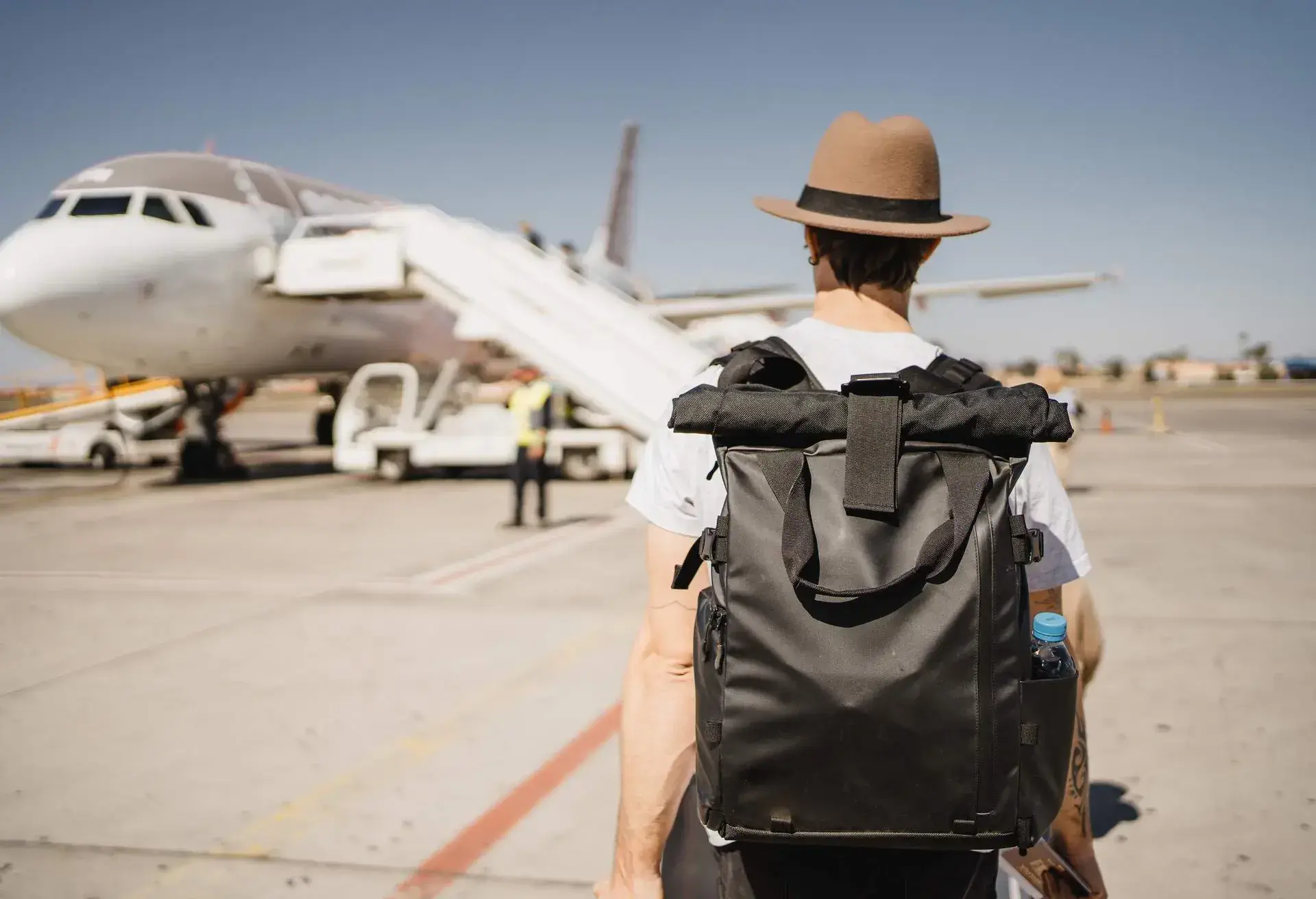 theme_flight_person_man_airplane_gettyimages-1209058134